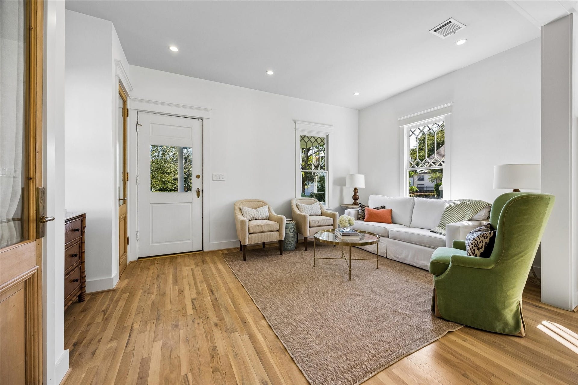 1509 Allston Street, Houston, TX 77008 SUNLIT LIVING ROOM WITH GORGEOUS WINDOWS