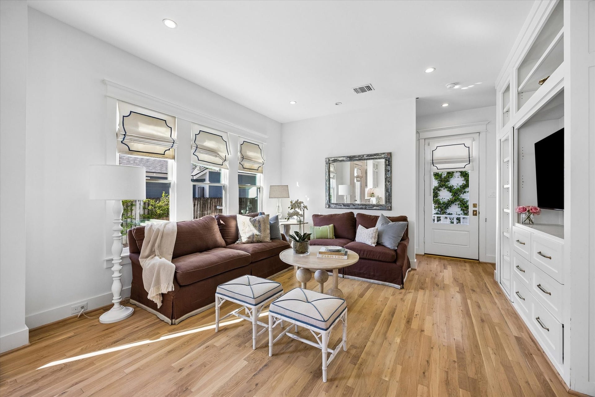 1509 Allston Street, Houston, TX 77008 FAMILY ROOM WITH WALL OF BUILT INS