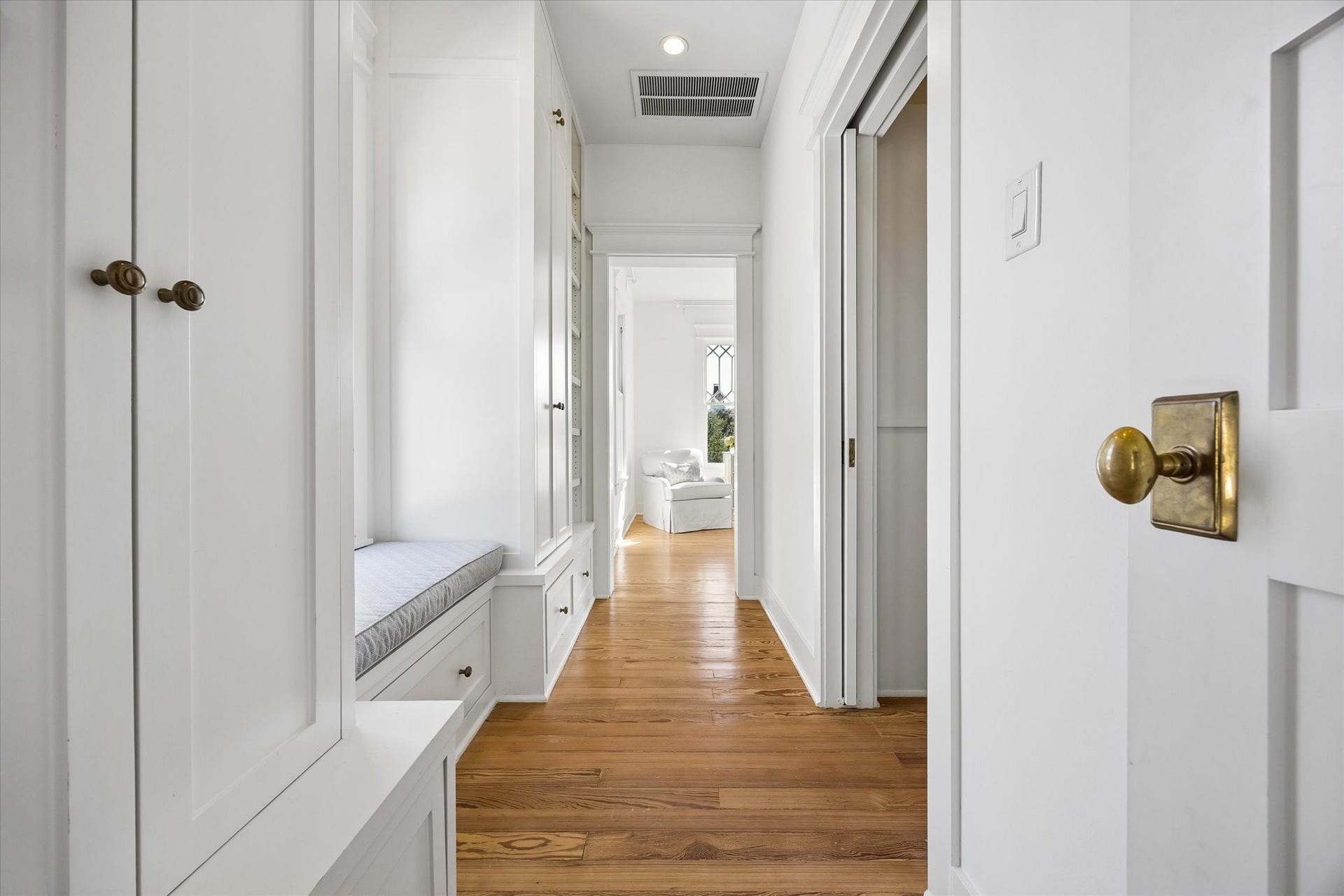 1509 Allston Street, Houston, TX 77008 ENTRY TO PRIMARY SUITE OFFERS WINDOW SEAT AND LARGE WALK IN CLOSET