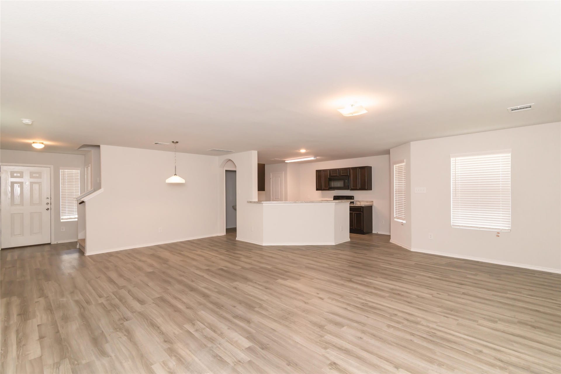 24238 Taranto Creek Creek, Katy, TX 77493 Photos may be representative of the floor plan and not the exact home. Finishes, layout, and features of the actual property for lease may vary.