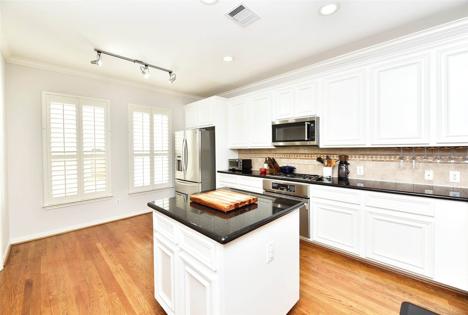 2645 Helena Street, Houston, TX 77006 2645 Helena Street, Houston, TX 77006