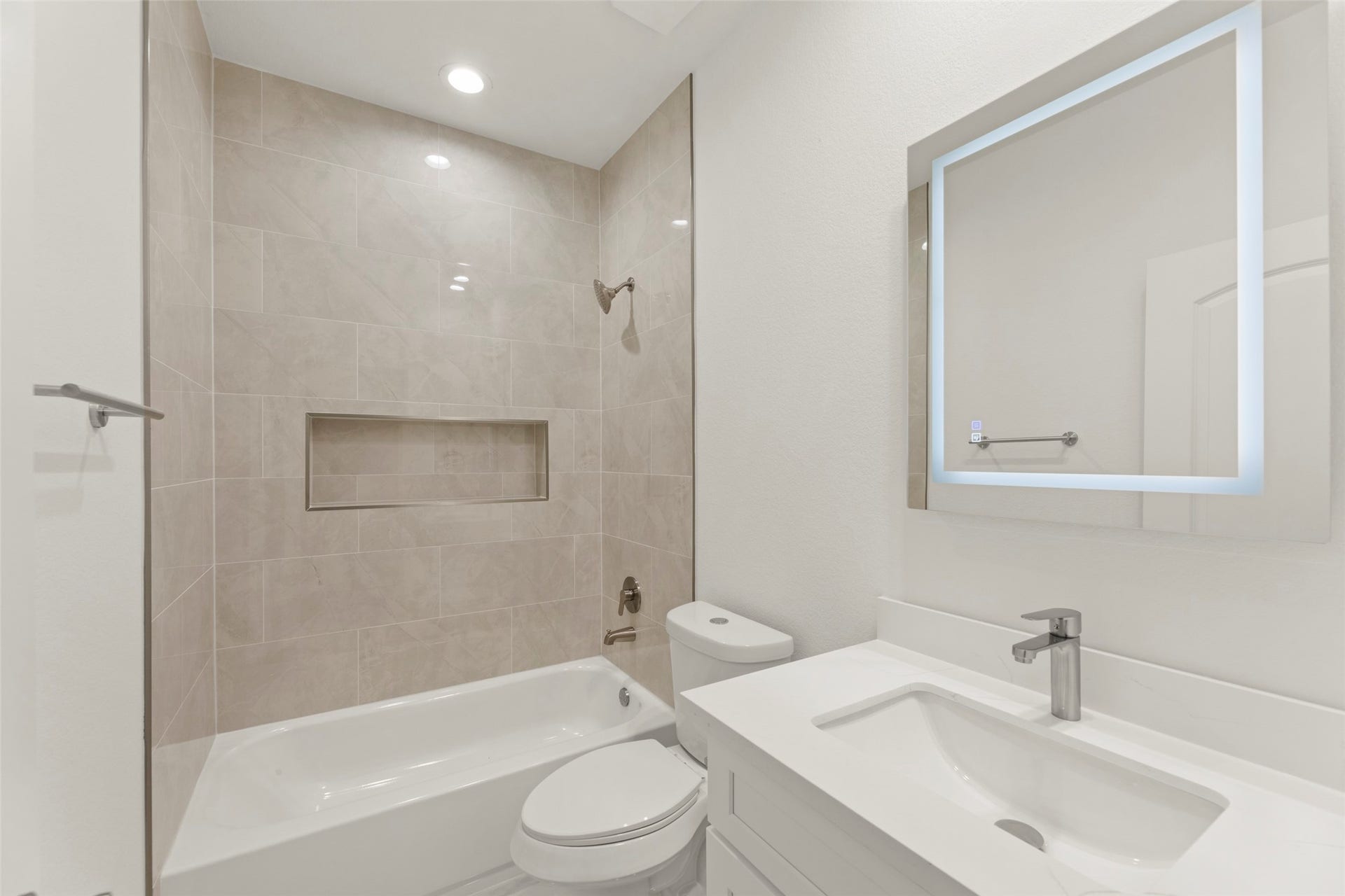 1477 Ferguson Way, Houston, TX 77088 Unit A 2nd bath