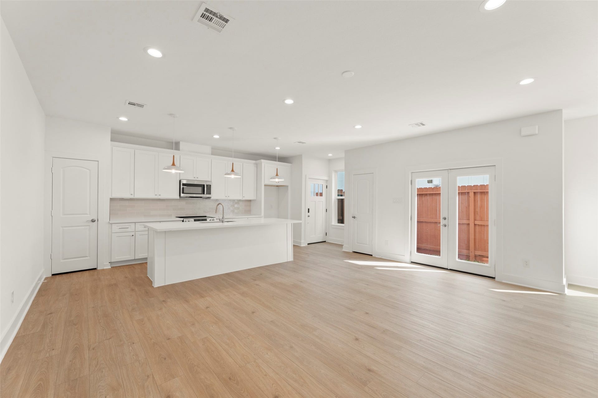 1477 Ferguson Way, Houston, TX 77088 Unit A Living & Kitchen
