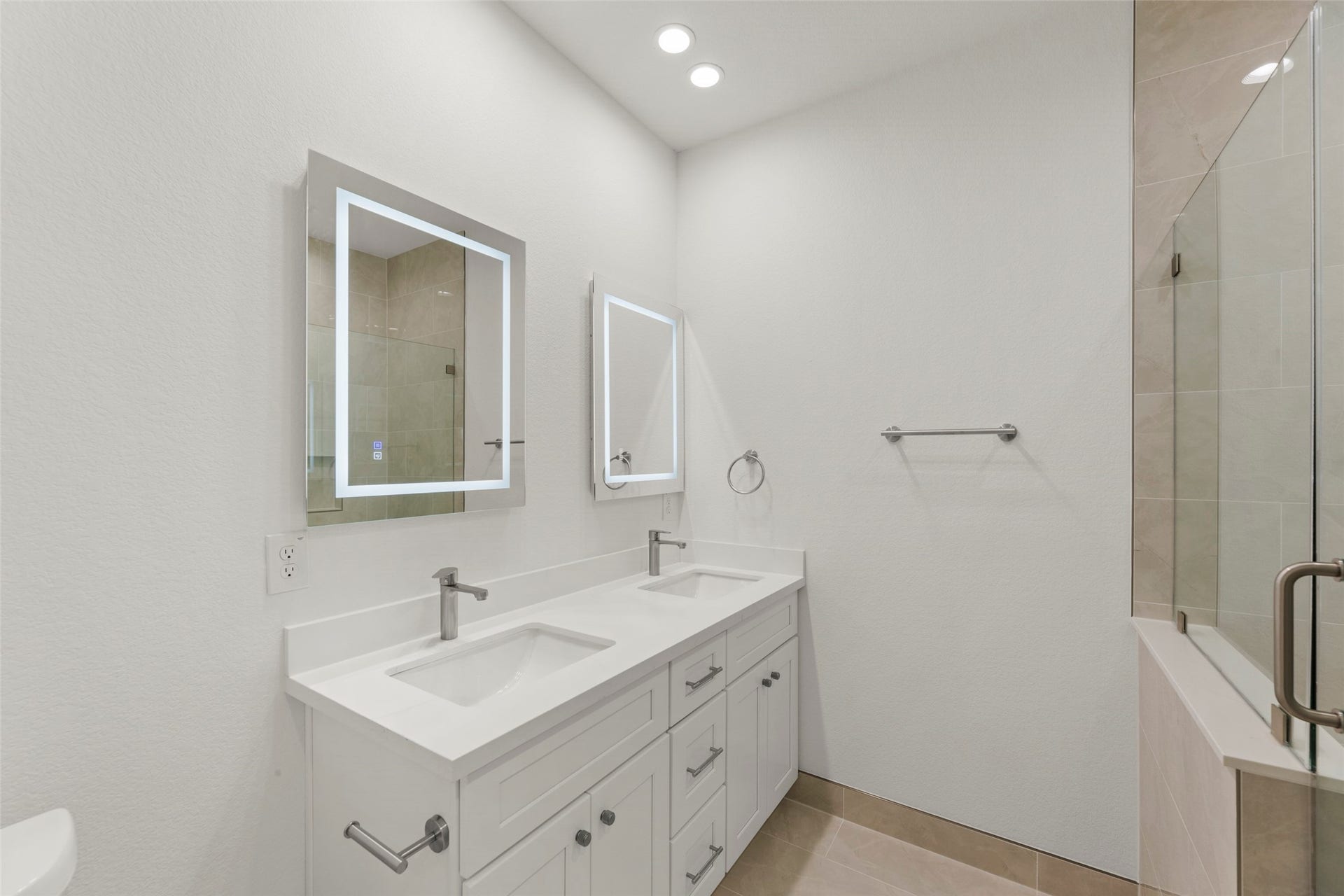 1477 Ferguson Way, Houston, TX 77088 Unit A Primary Bath