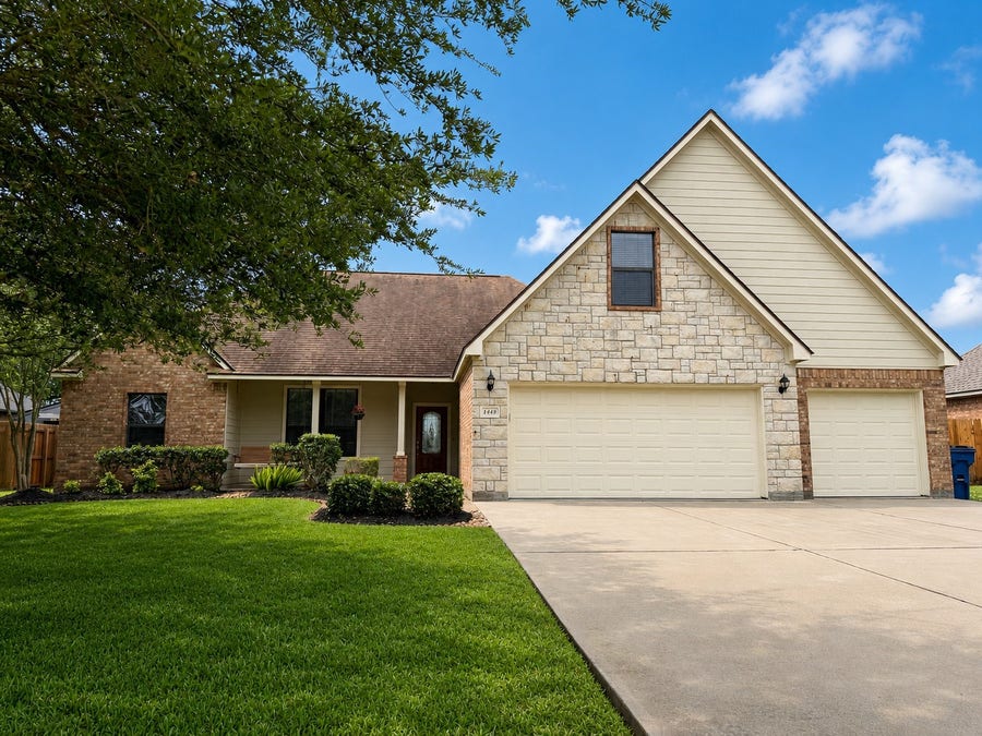 Property photo for 1448 S Bluebonnet Lane, Angleton, TX