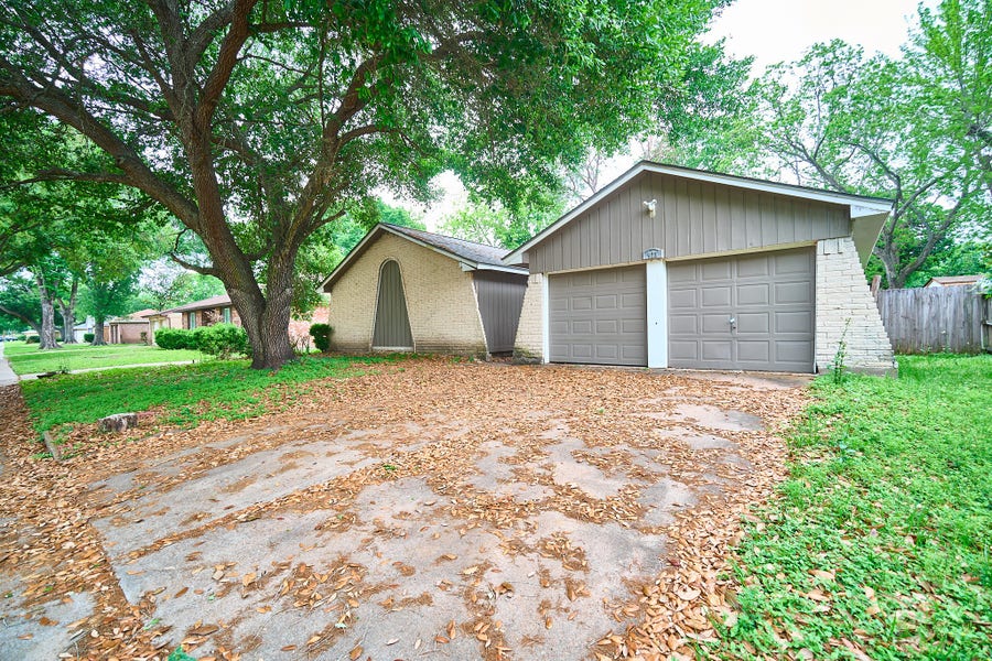 Property photo for 923 Kenforest Drive, Missouri City, TX