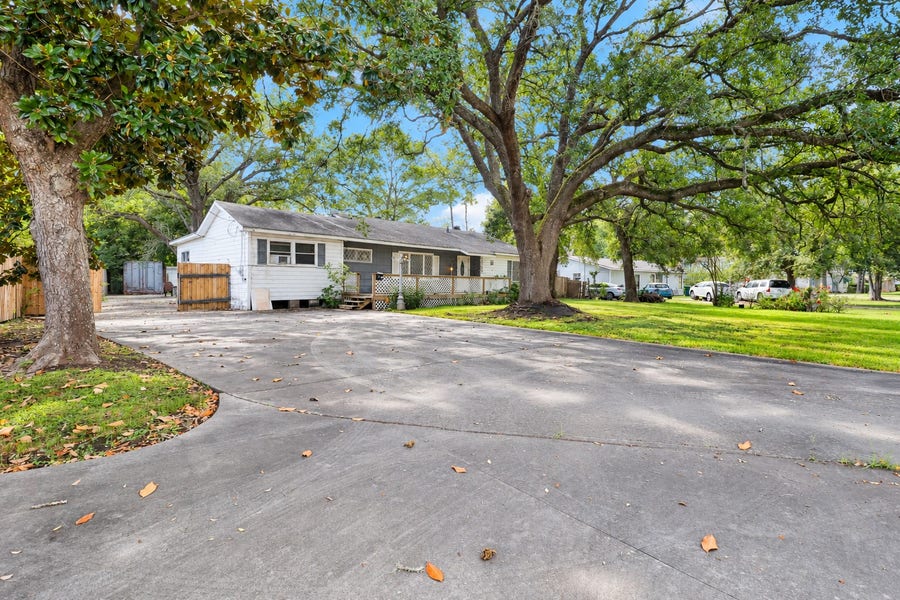 Property photo for 1303 Lake Road, La Marque, TX