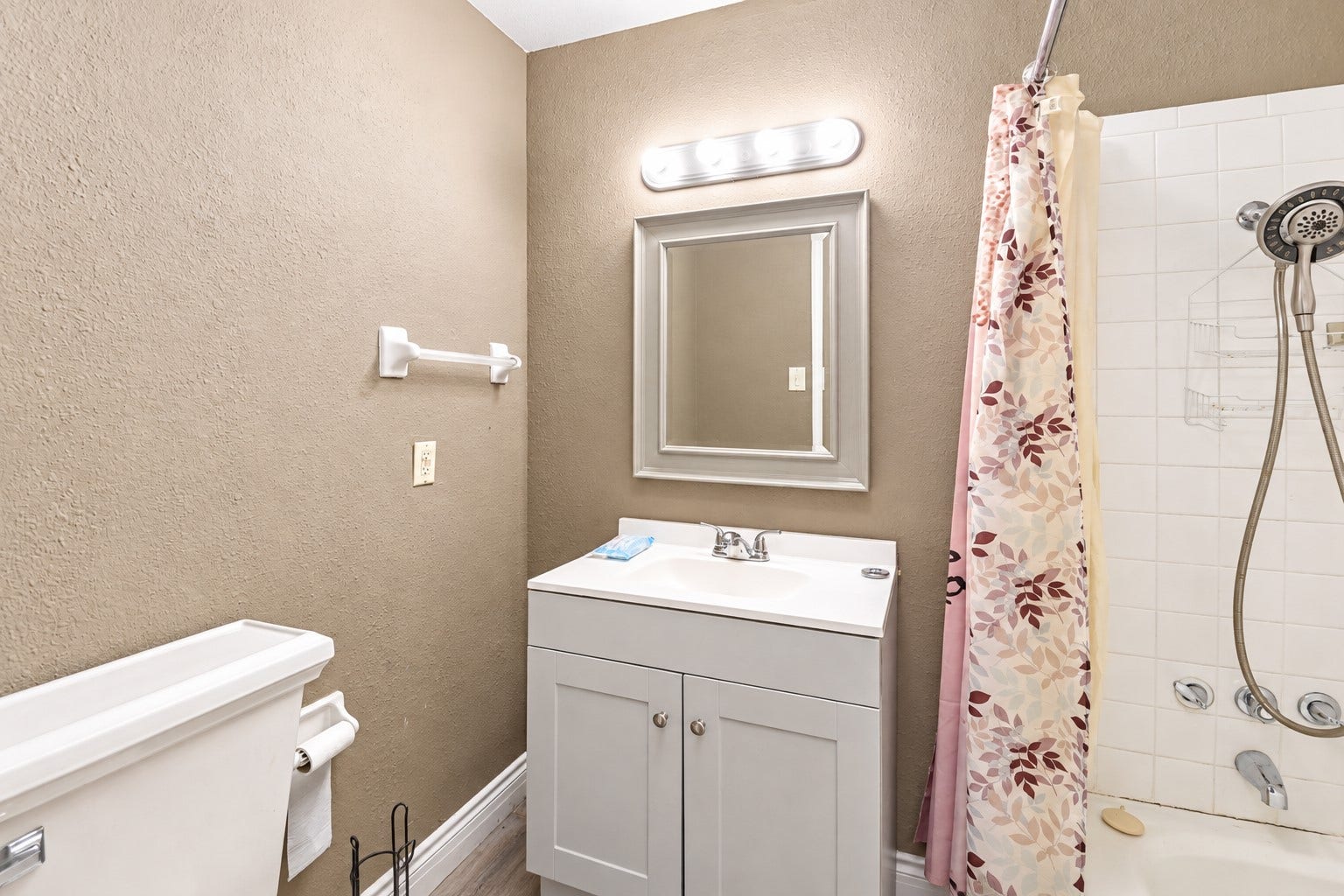 1303 Lake Road, La Marque, TX 77568 1303 Lake Road, La Marque, TX 77568