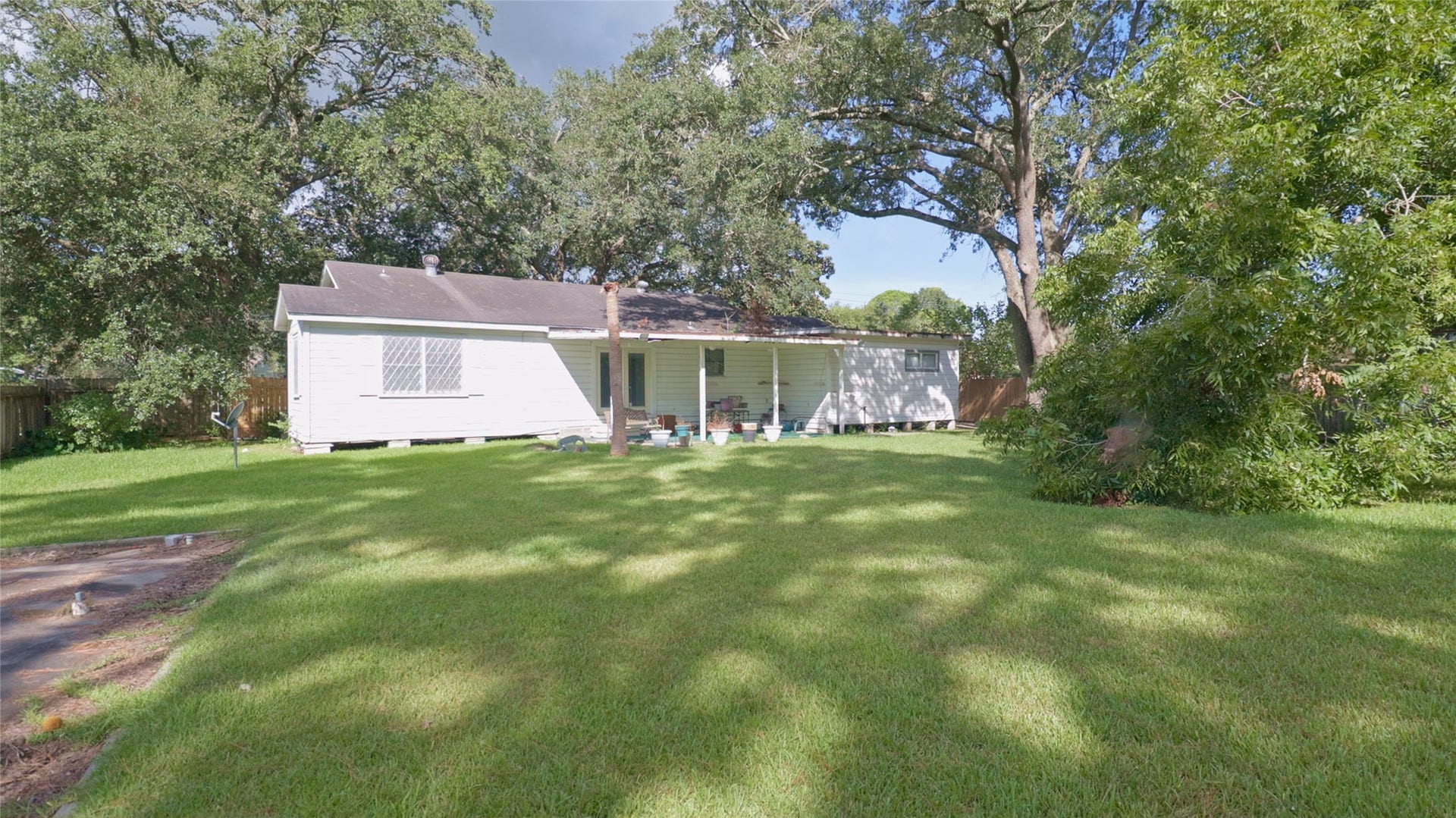 1303 Lake Road, La Marque, TX 77568 1303 Lake Road, La Marque, TX 77568