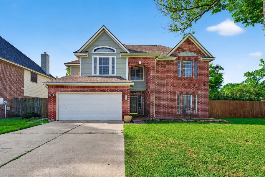 Property photo for 915 Highland Woods Drive, Highlands, TX
