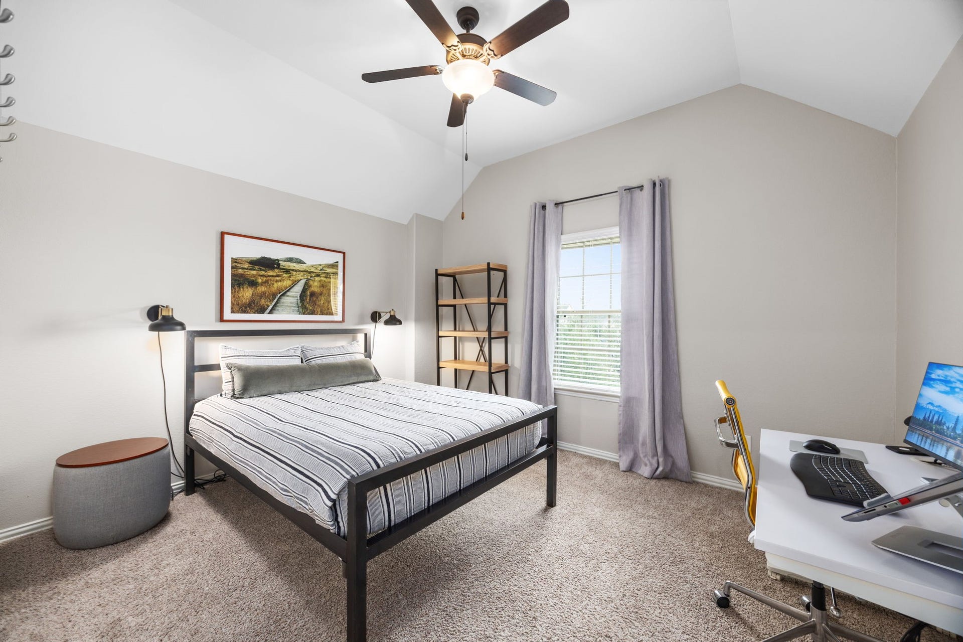 Second guest bedroom upstairs.