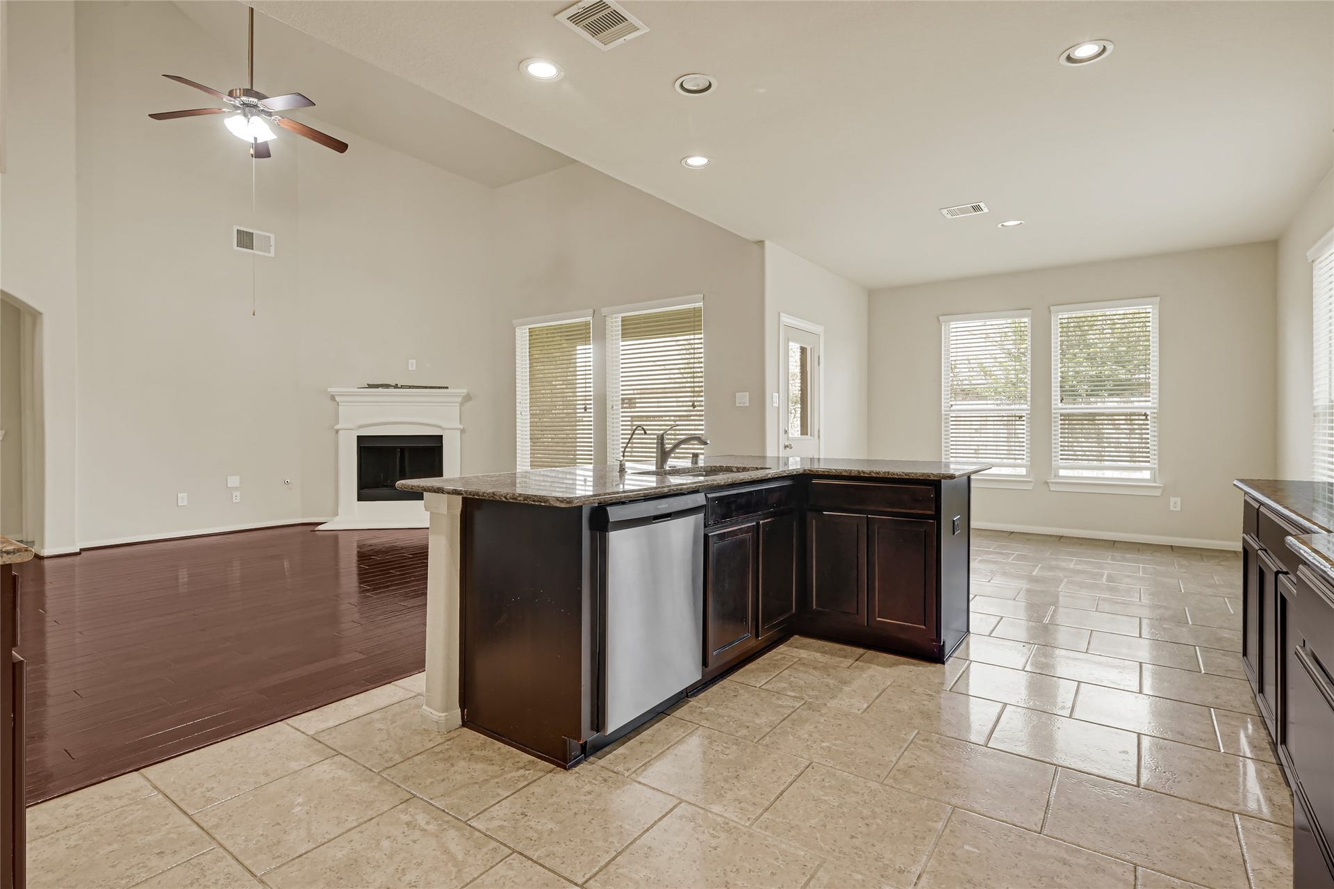 736 Somerset Landing Lane, League City, TX 77573 Open kitchen and breakfast space with a center island, abundant natural light, and views into the living area.