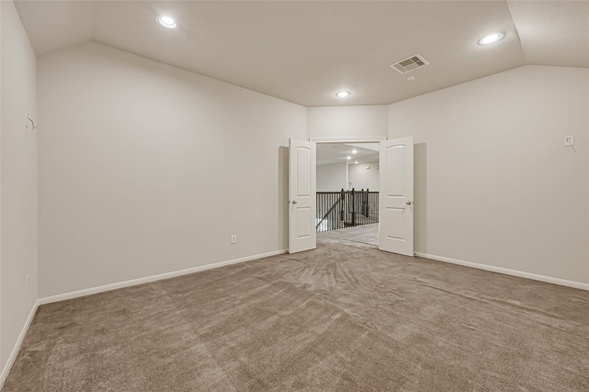 736 Somerset Landing Lane, League City, TX 77573 Bright primary bedroom with neutral carpet, recessed lighting, and a spacious layout.