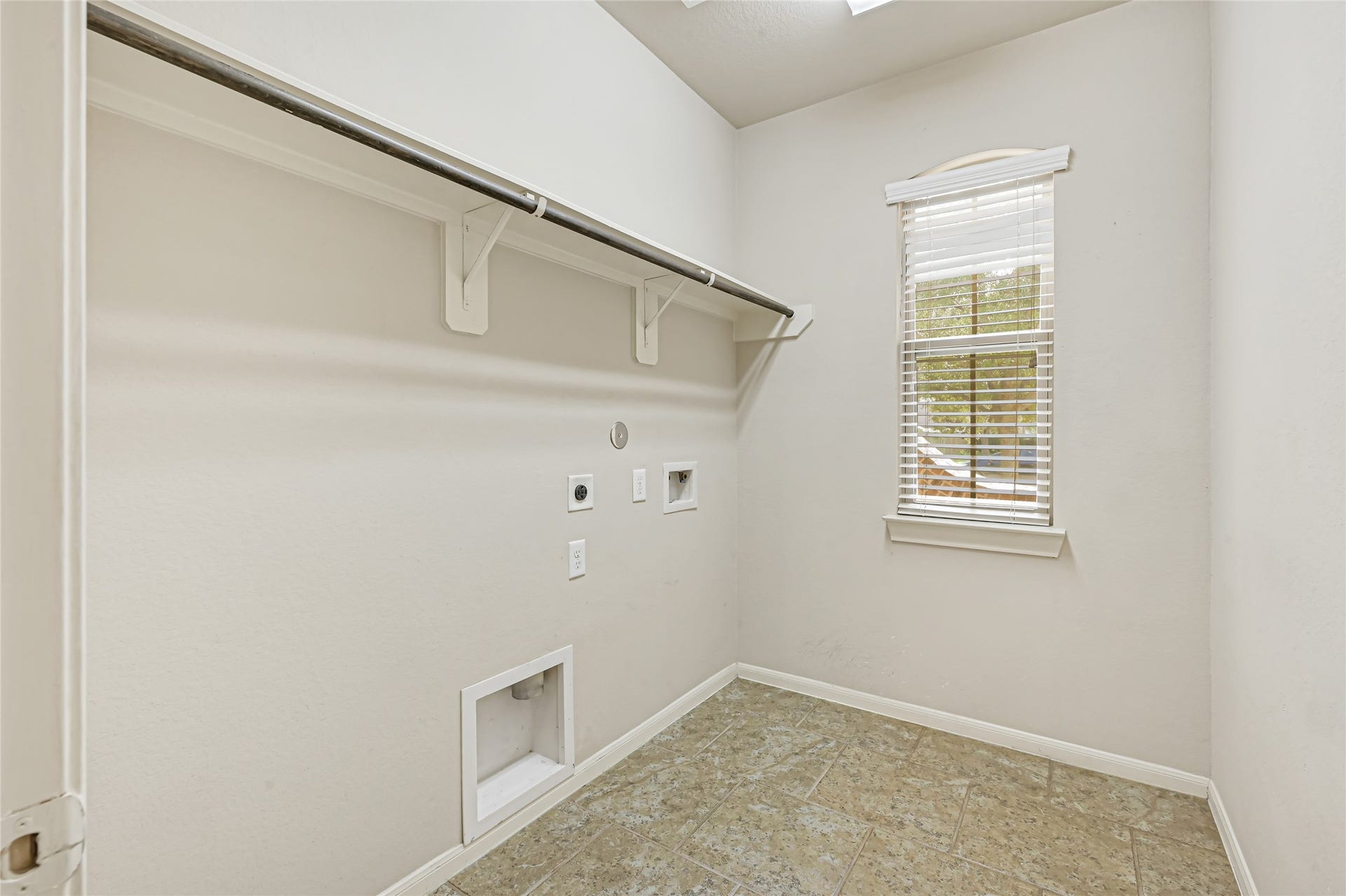 736 Somerset Landing Lane, League City, TX 77573 Dedicated laundry room with built-in cabinetry, hanging space, and room for full-size appliances.