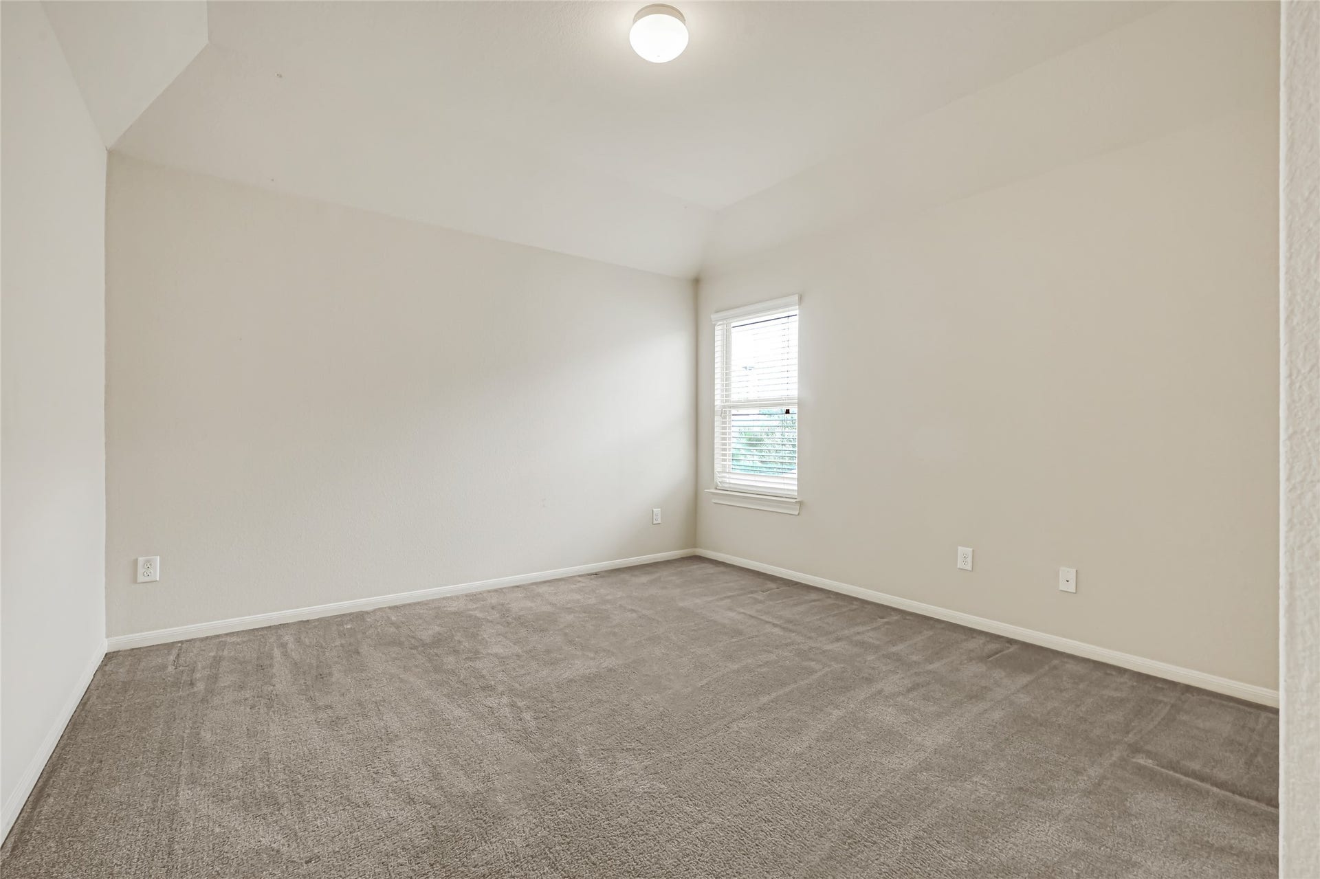 736 Somerset Landing Lane, League City, TX 77573 Spacious bedroom with neutral carpet, soft natural light, and a versatile layout