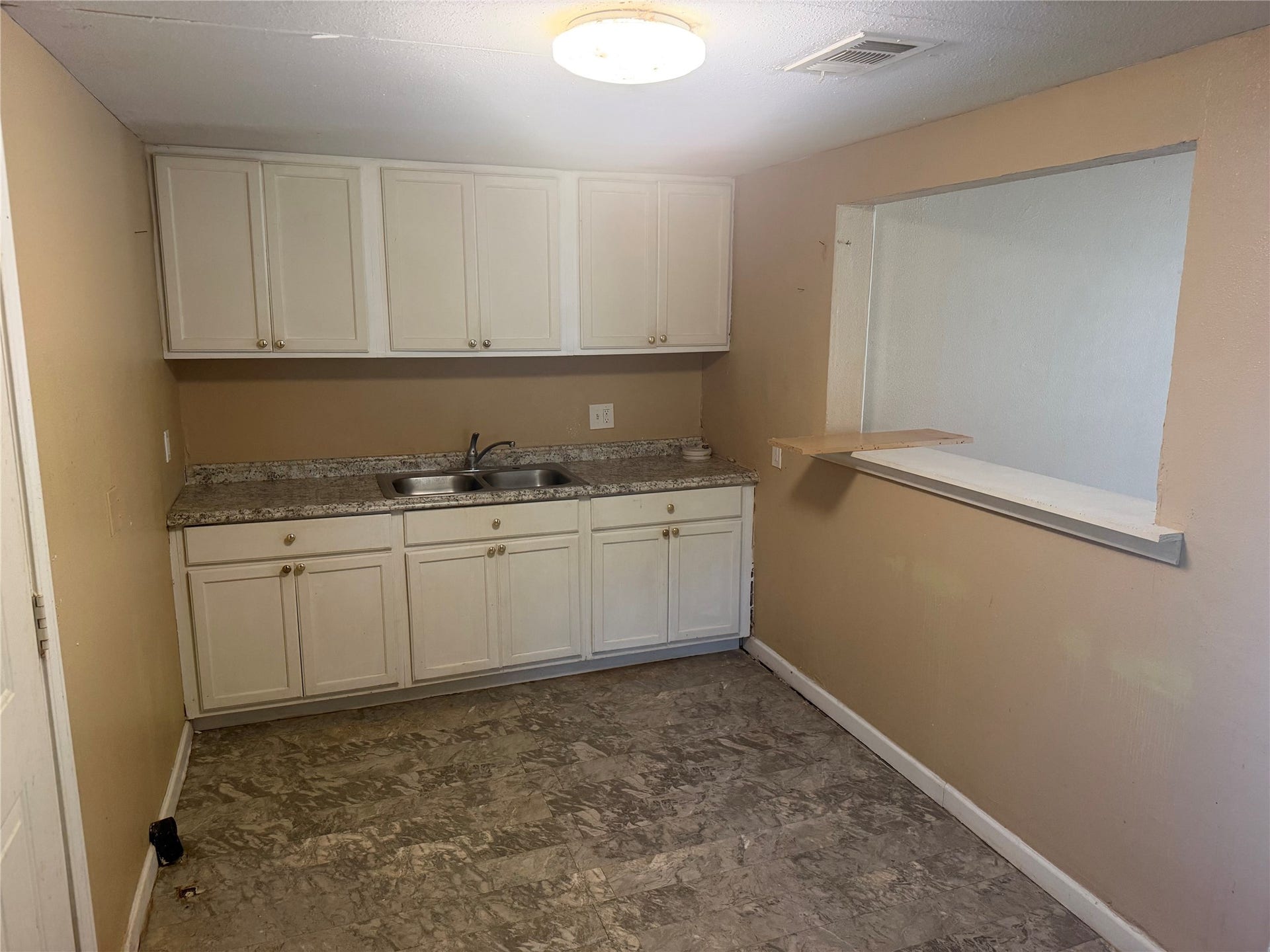 1510 W Talmage St Bypass, Alvin, TX 77511 1510 W Talmage St Bypass, Alvin, TX 77511