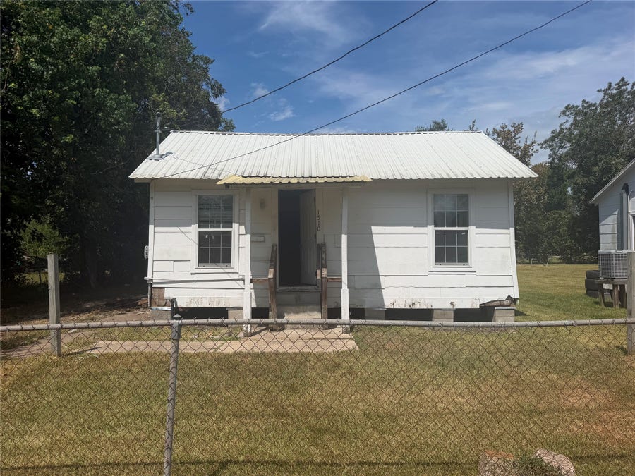 Property photo for 1510 W Talmage St Bypass, Alvin, TX