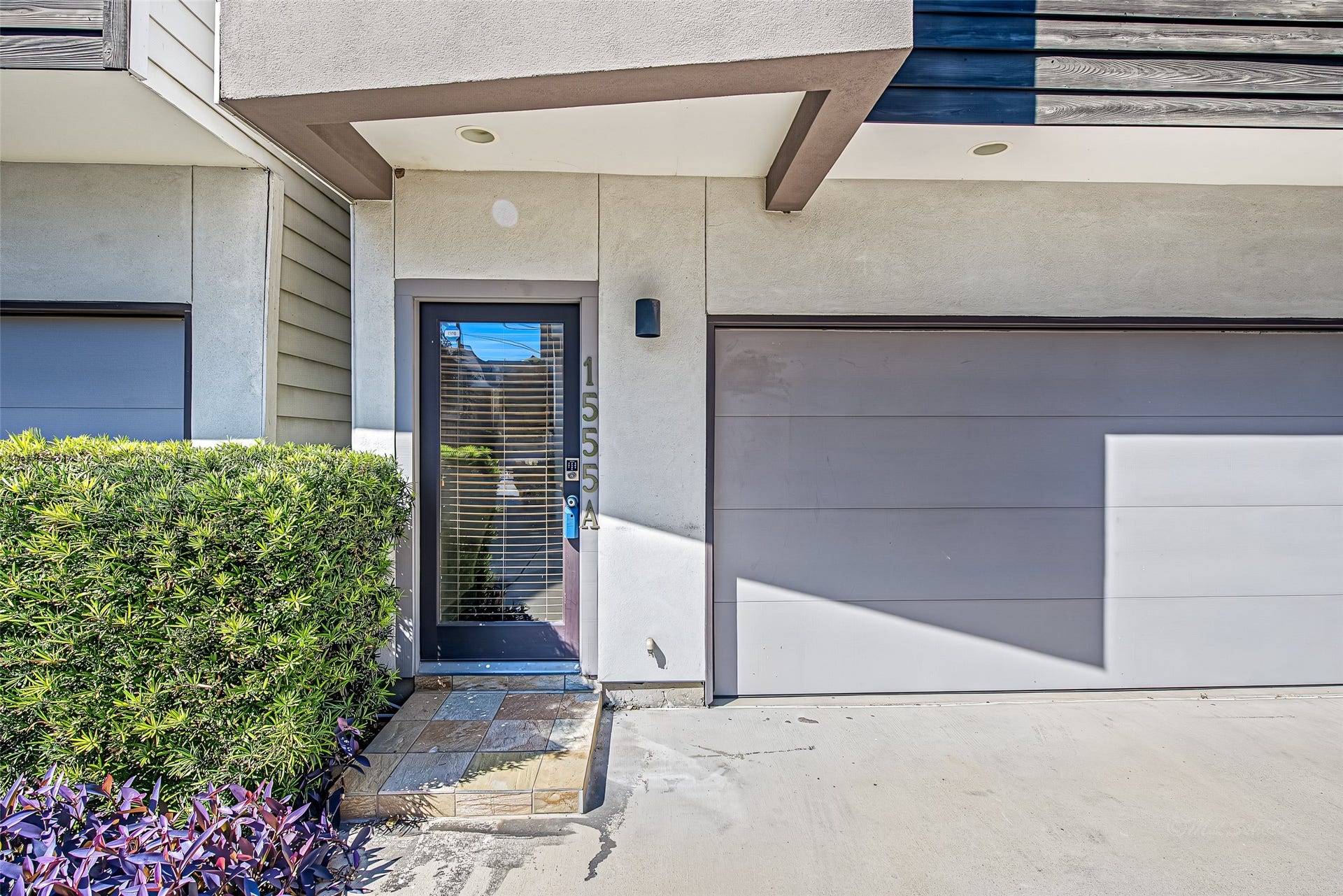 1555 Birdsall Street, #A, Houston, TX 77007 At ground level, guests are welcomed by a private entry door with a glass inlay, complete with subtle house numbering for a polished touch.