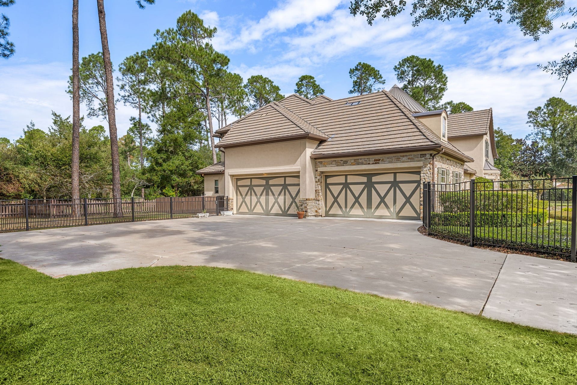 2127 Fawn Meadow Lane, Richmond, TX 77406 Once through the driveway gate, there is additional concrete for activities. This leads to the home's 4-car oversized garage and beautifully designed exterior.