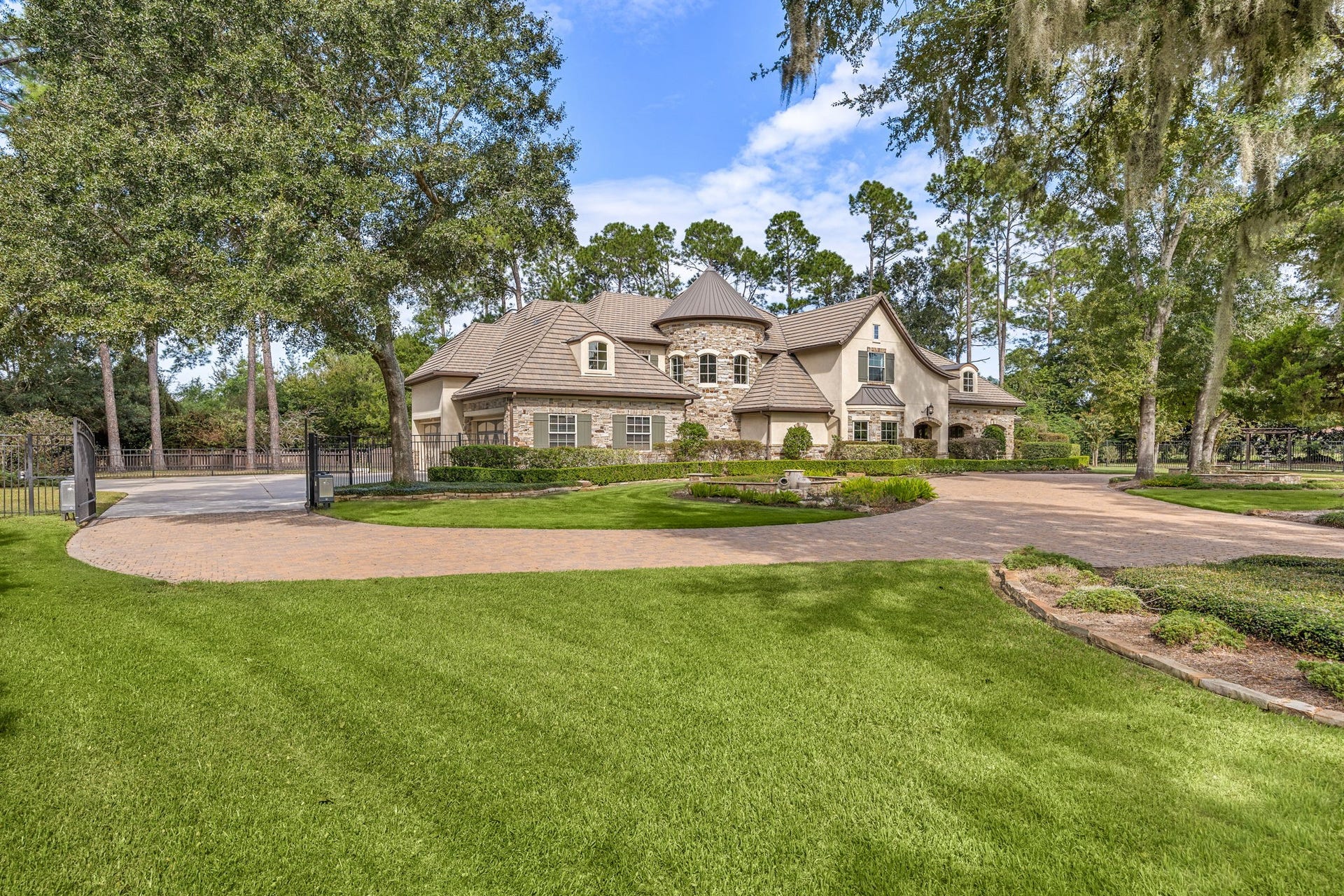 2127 Fawn Meadow Lane, Richmond, TX 77406 Custom-built by Kickerillo, this beautiful front elevation is surrounded by mature trees and enjoy over 2 acres of manicured grounds.