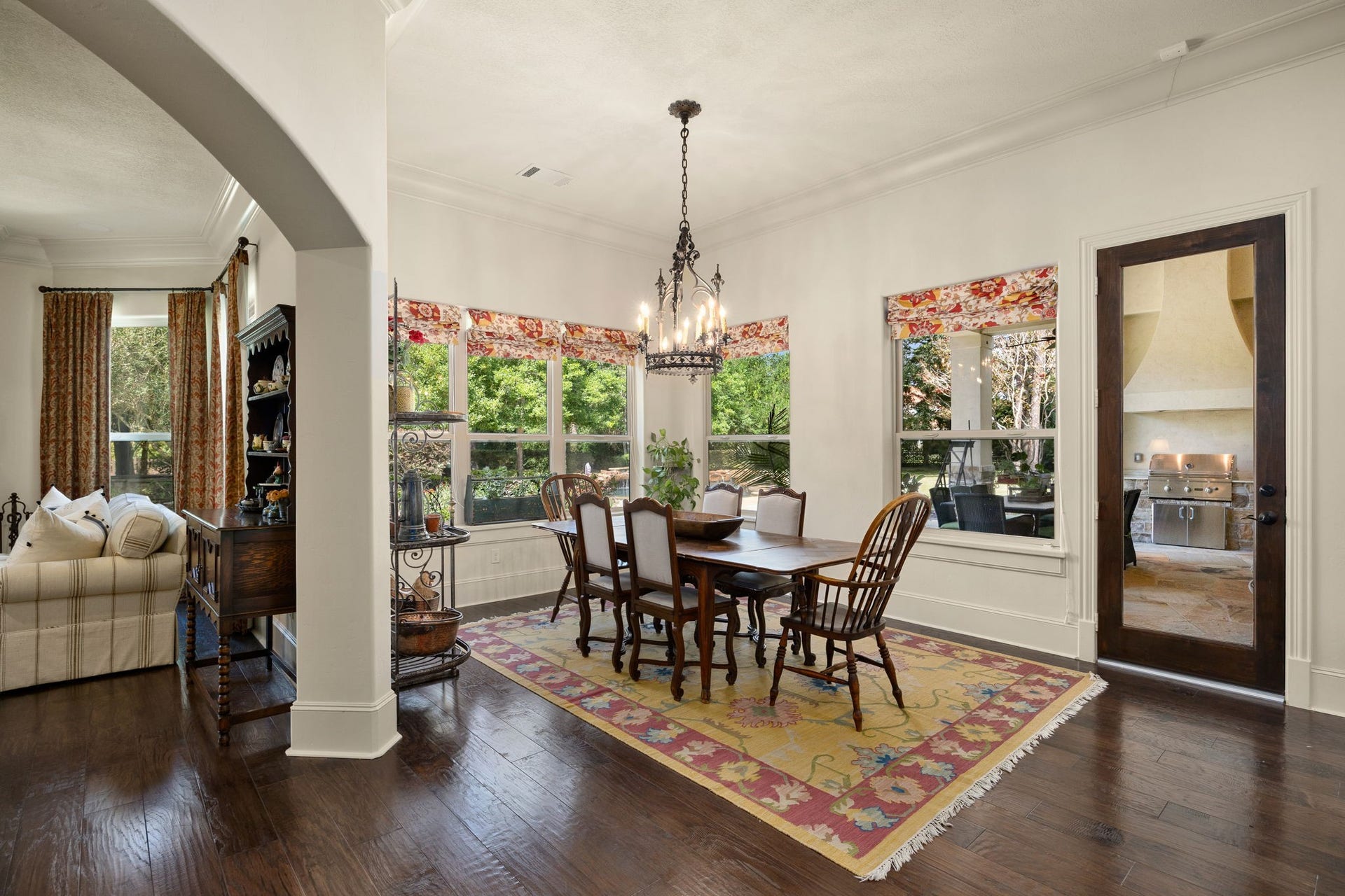 2127 Fawn Meadow Lane, Richmond, TX 77406 Bright breakfast area surrounded by windows overlooking the outdoor greenery.