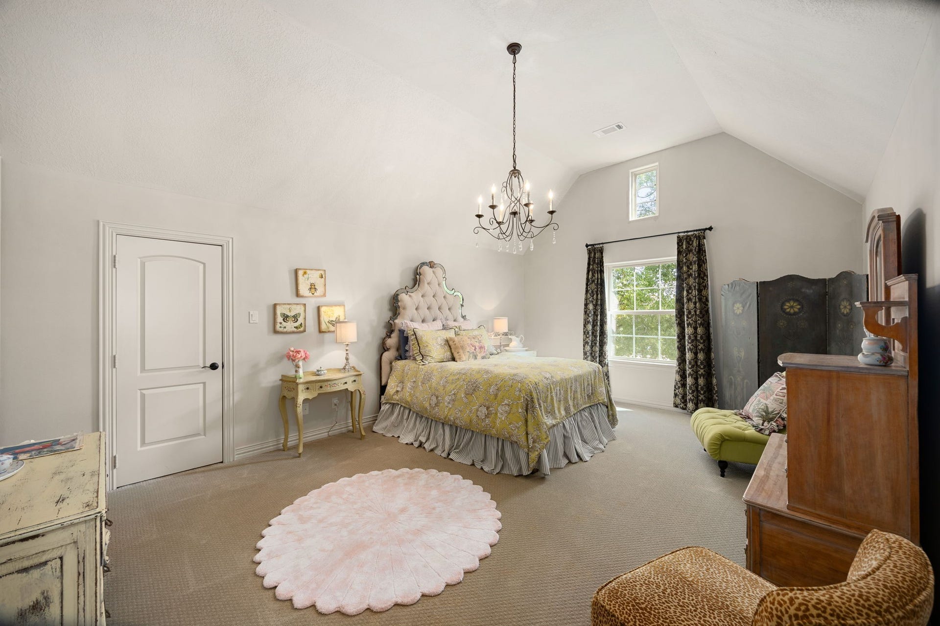 2127 Fawn Meadow Lane, Richmond, TX 77406 Spacious secondary upstairs bedroom with tall ceilings, oversized closet, and ensuite bathroom.