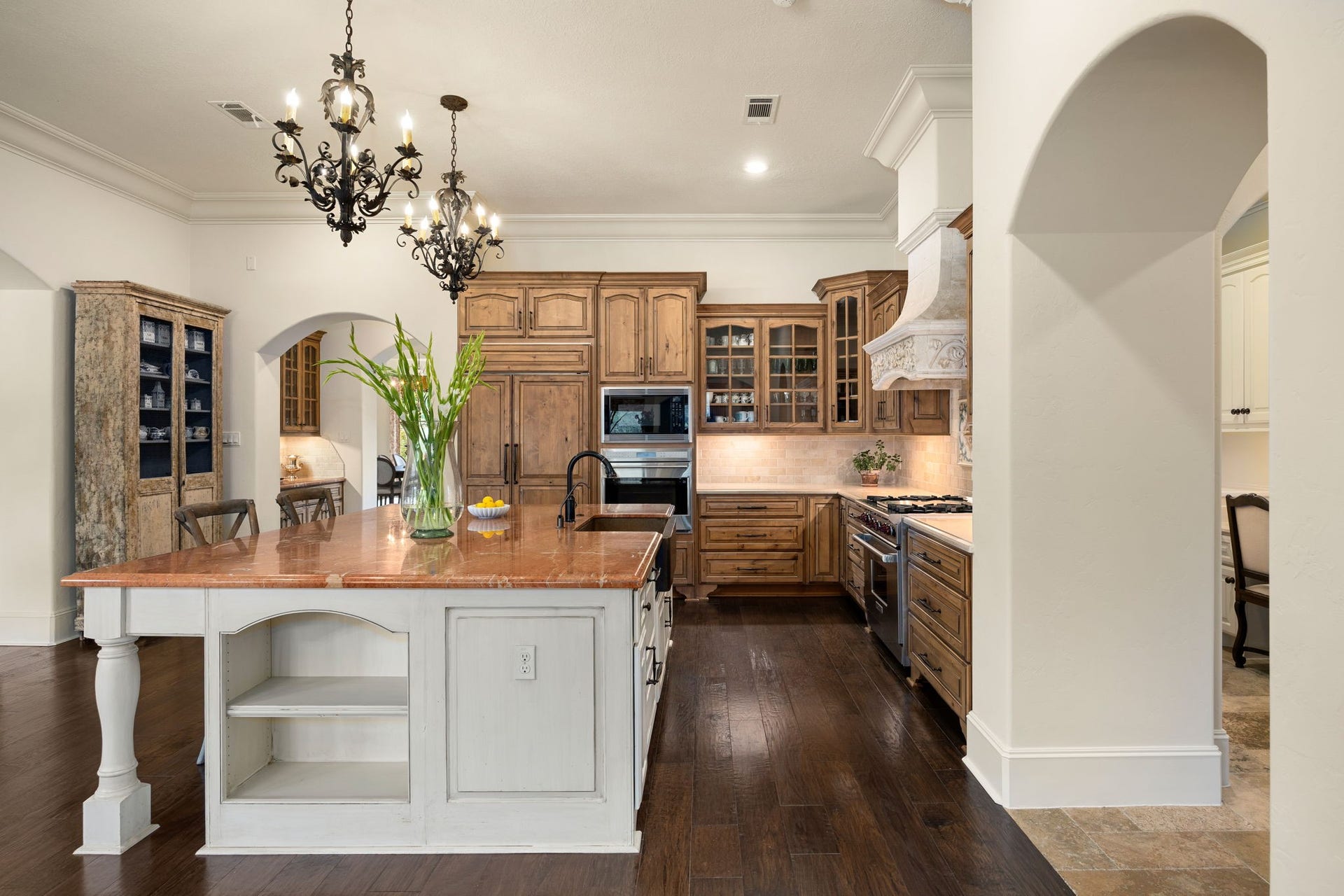 2127 Fawn Meadow Lane, Richmond, TX 77406 Beautifully appointed kitchen with generous counter space and an open layout.