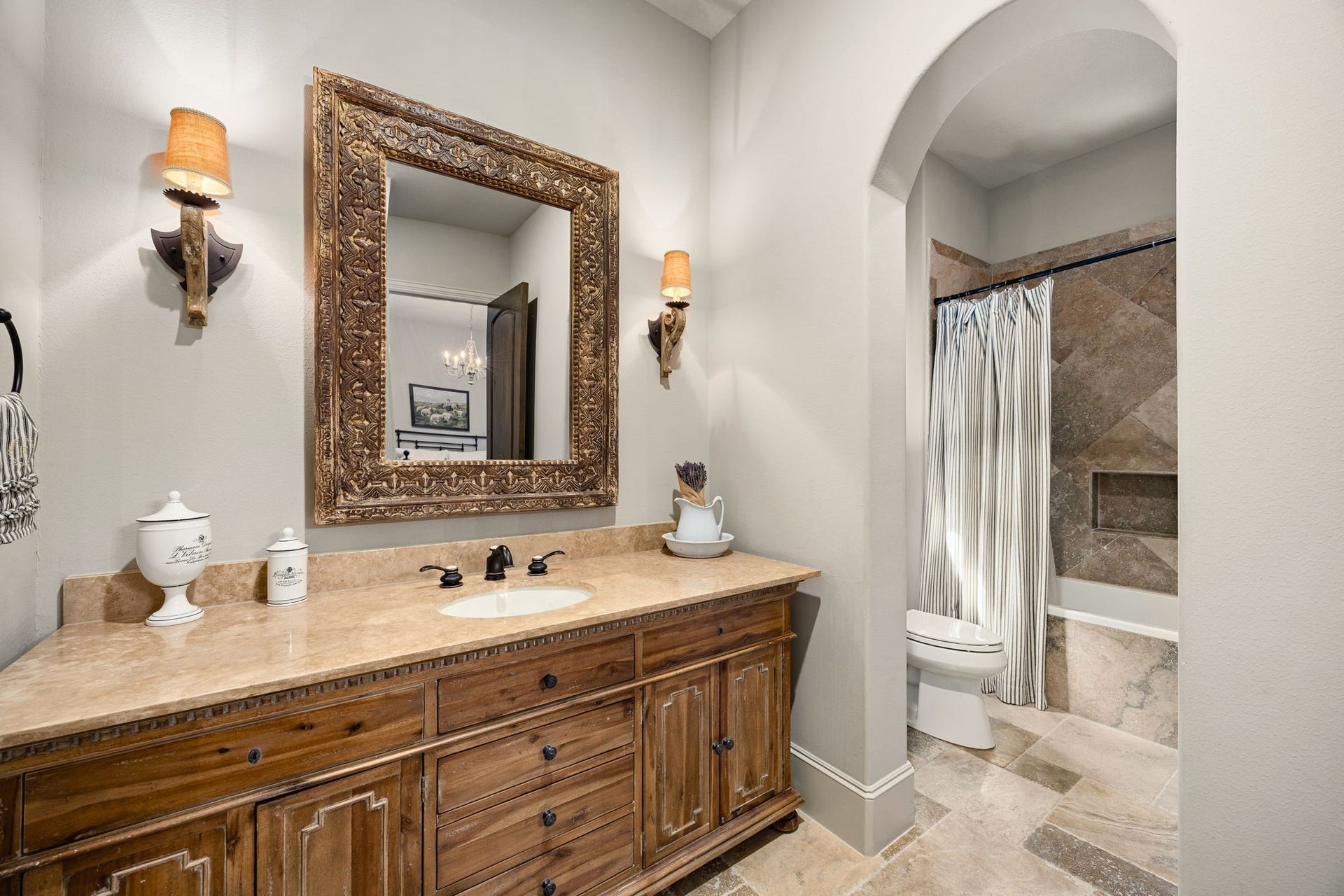 2127 Fawn Meadow Lane, Richmond, TX 77406 Beautifully appointed downstairs en-suite bathroom featuring a spacious vanity and elegant finishes.