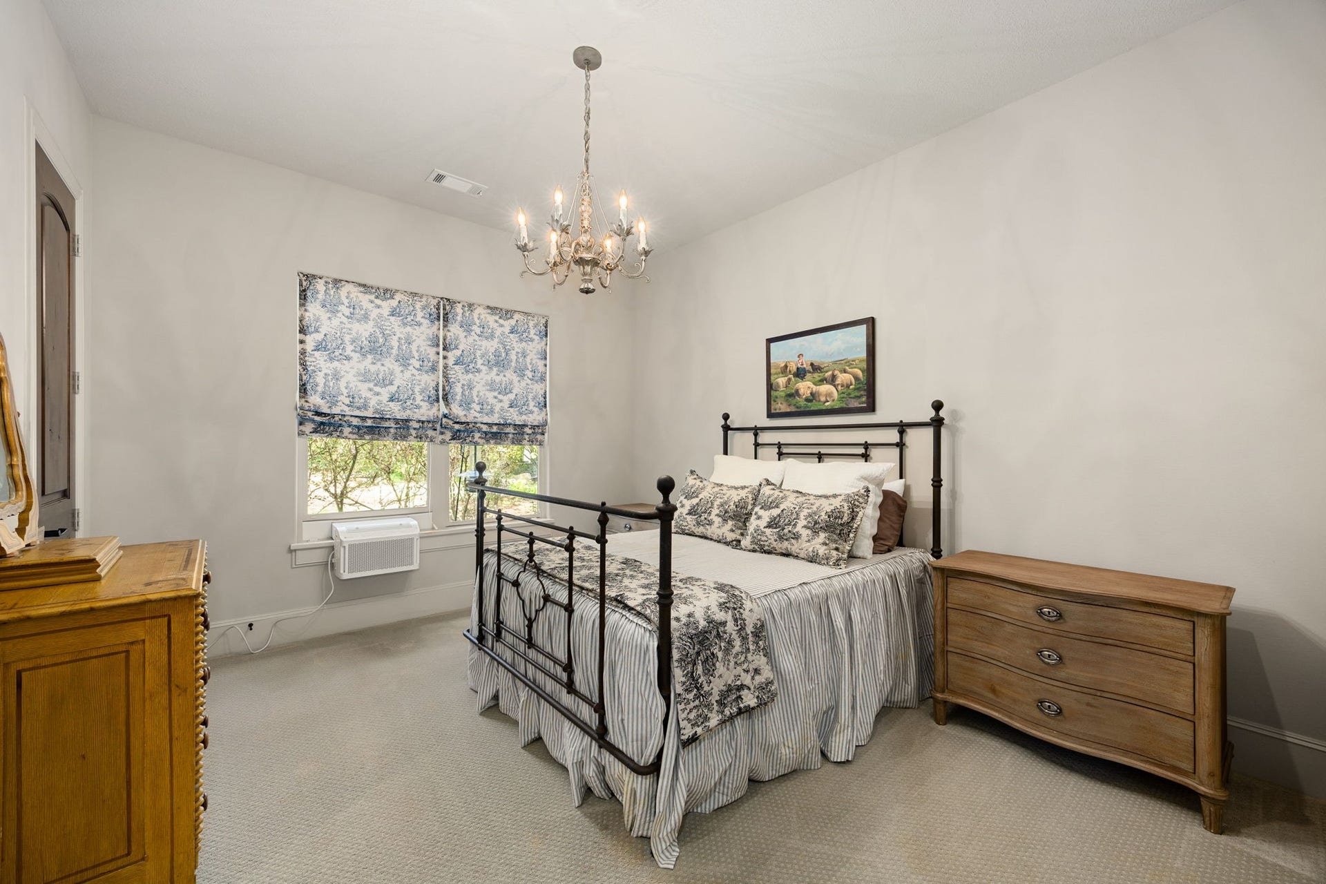 2127 Fawn Meadow Lane, Richmond, TX 77406 Comfortable secondary downstairs bedroom with neutral finishes and plenty of natural light.
