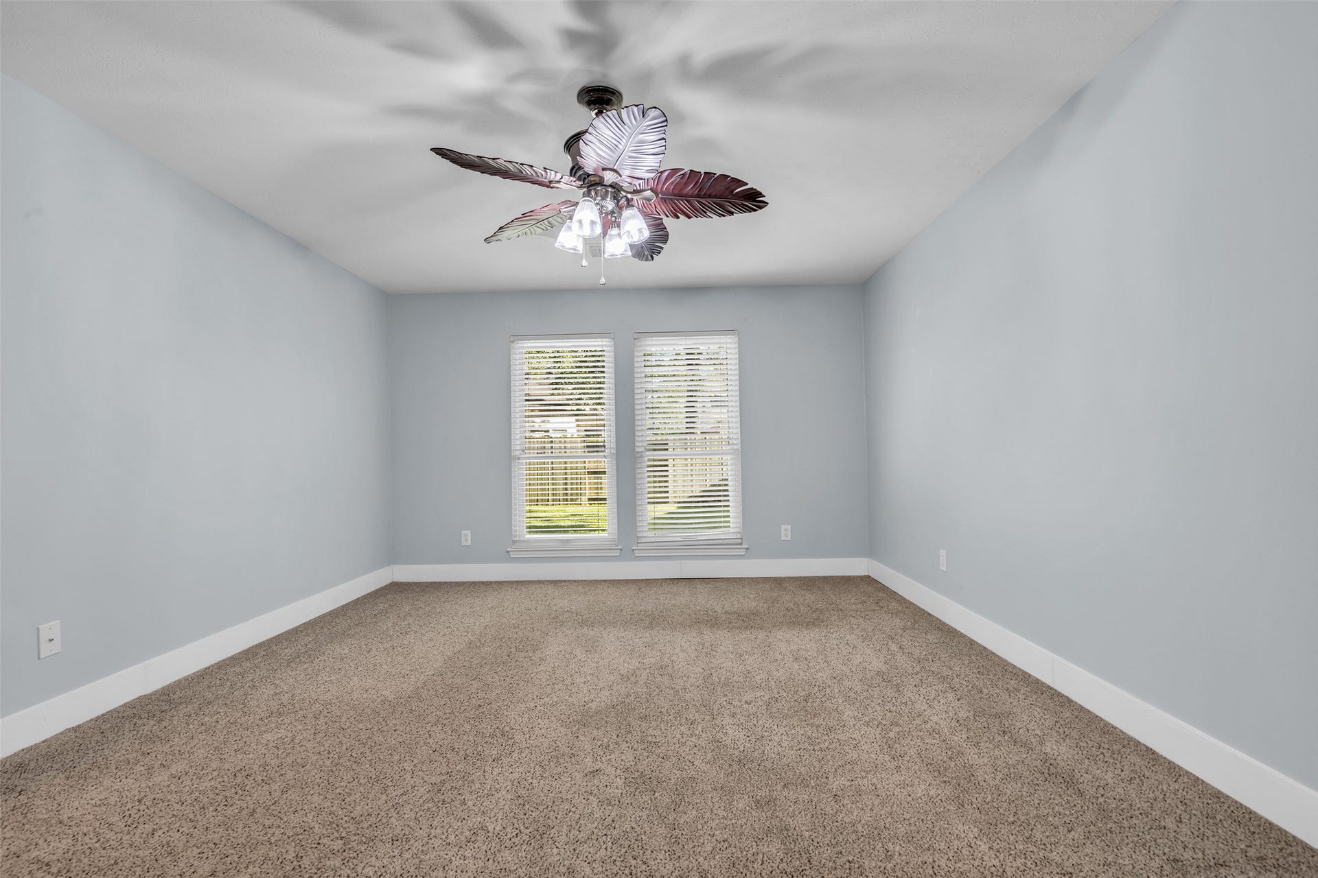 12722 Wolf Creek Court, Humble, TX 77346 Primary bedroom on the first floor