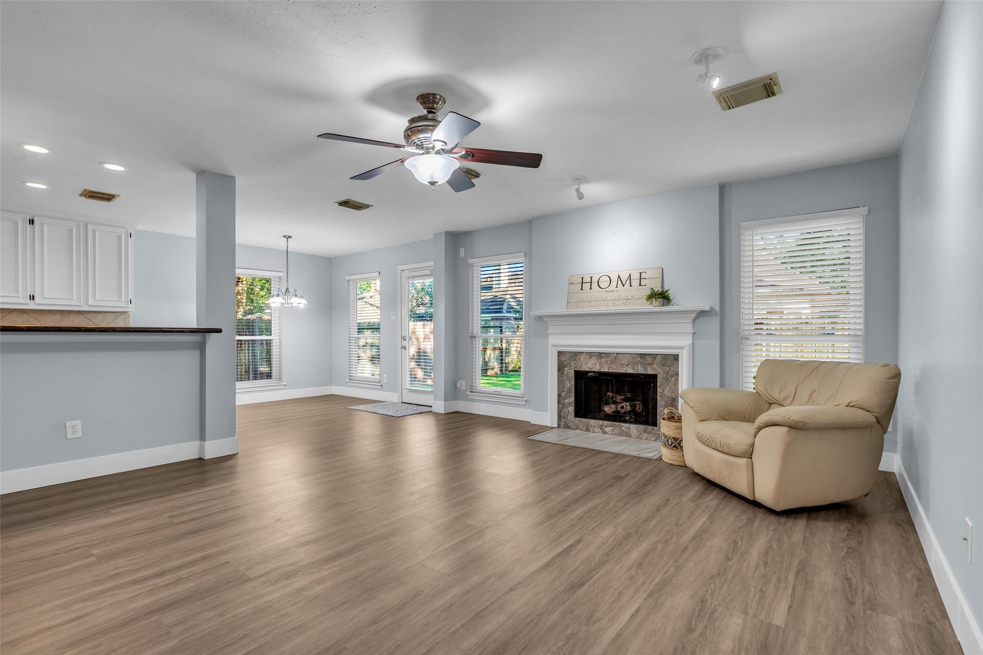 12722 Wolf Creek Court, Humble, TX 77346 family room