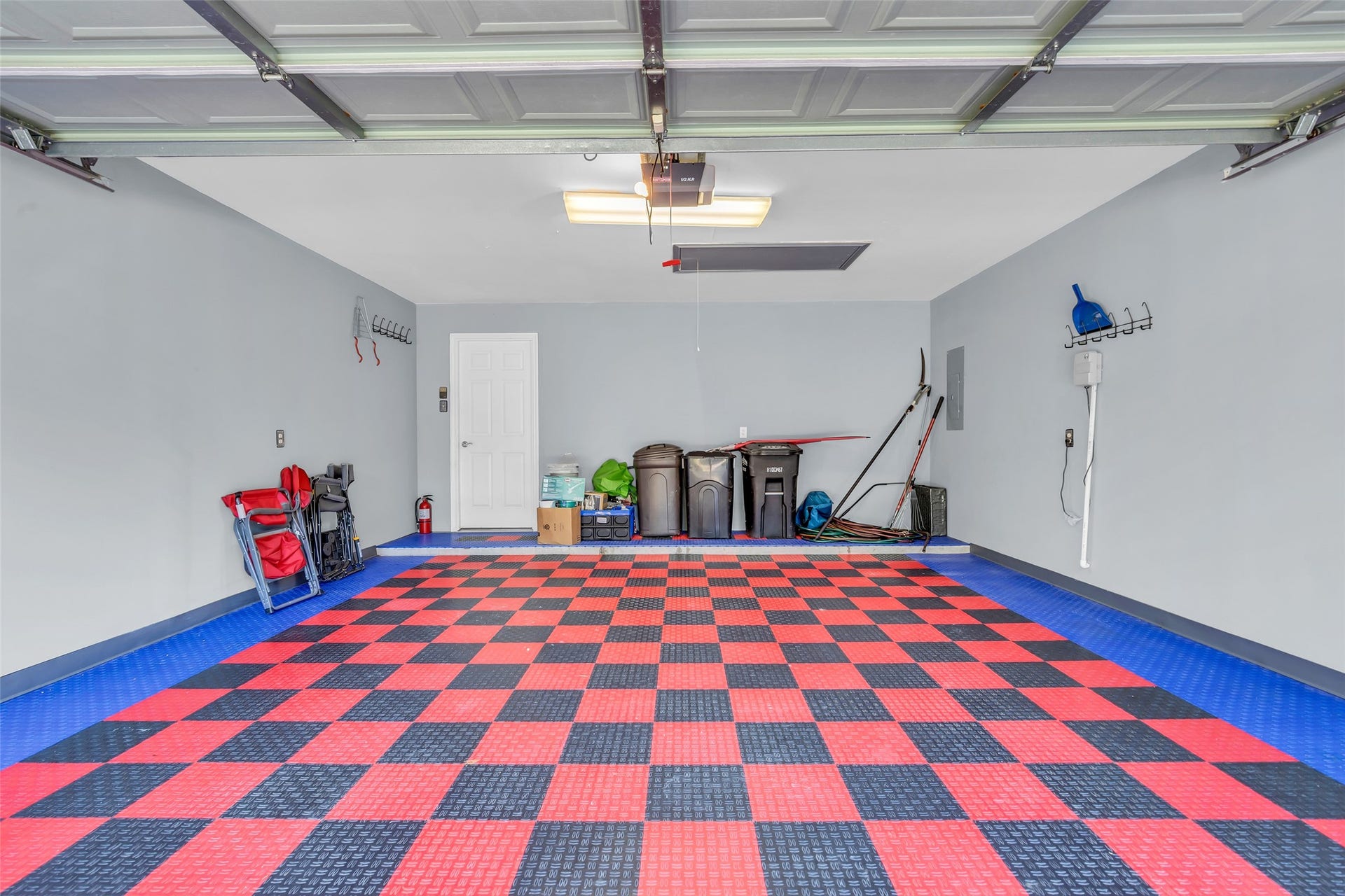 12722 Wolf Creek Court, Humble, TX 77346 Very CLEAN 2 car garage!