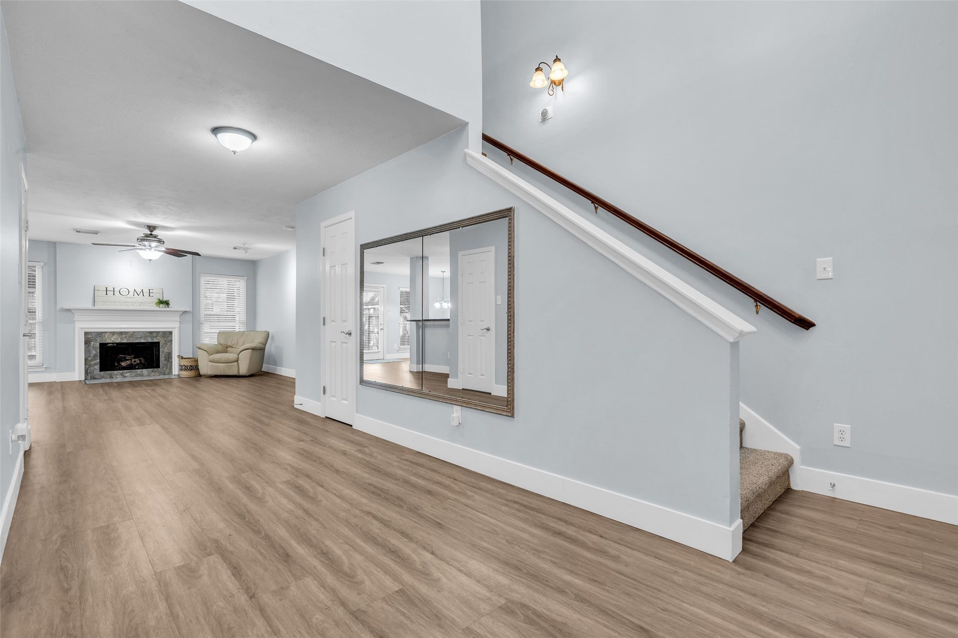 12722 Wolf Creek Court, Humble, TX 77346 Entry with spacious foyer