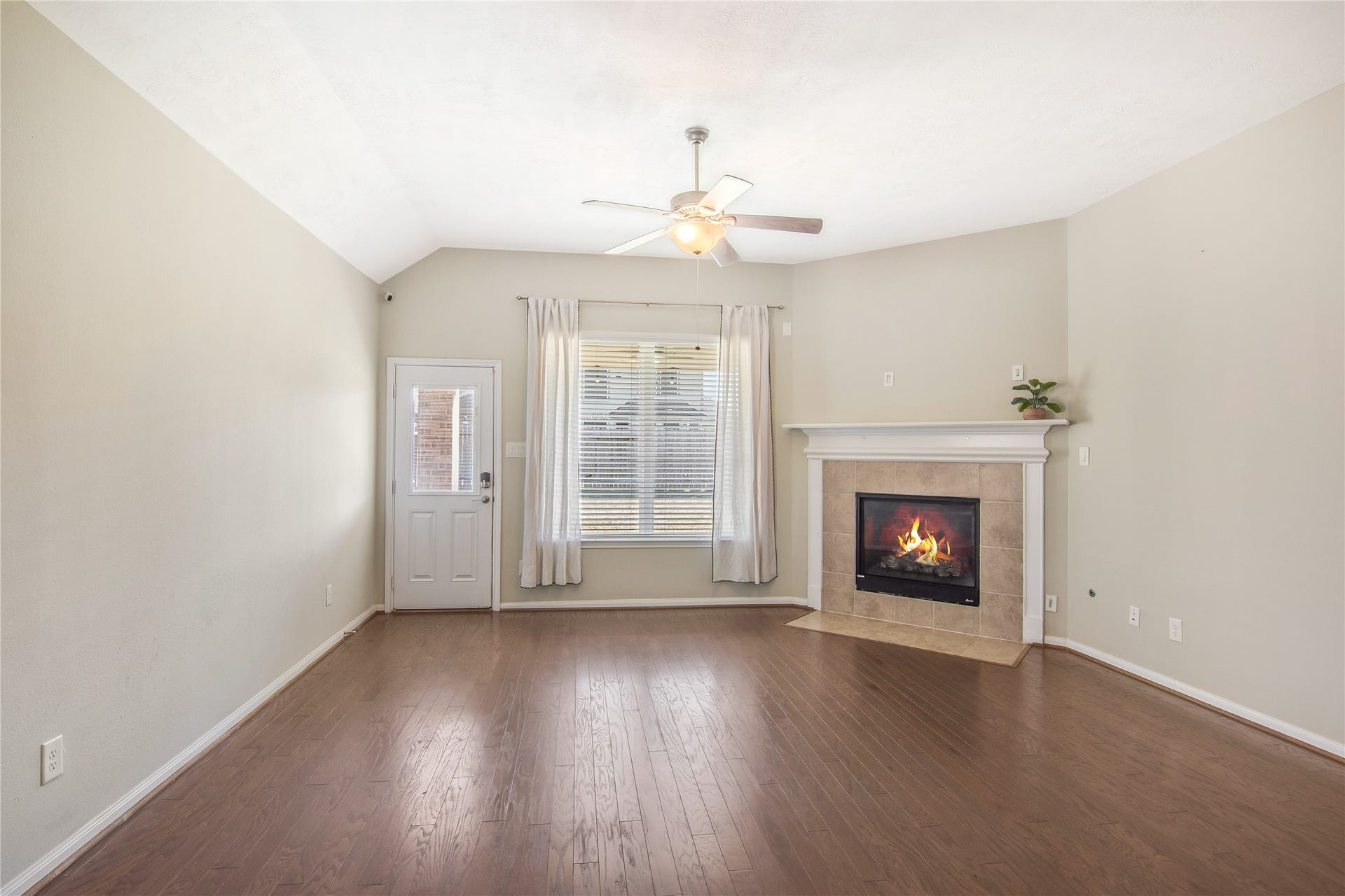 21670 Chokecherry Avenue, Porter, TX 77365 21670 Chokecherry Avenue, Porter, TX 77365