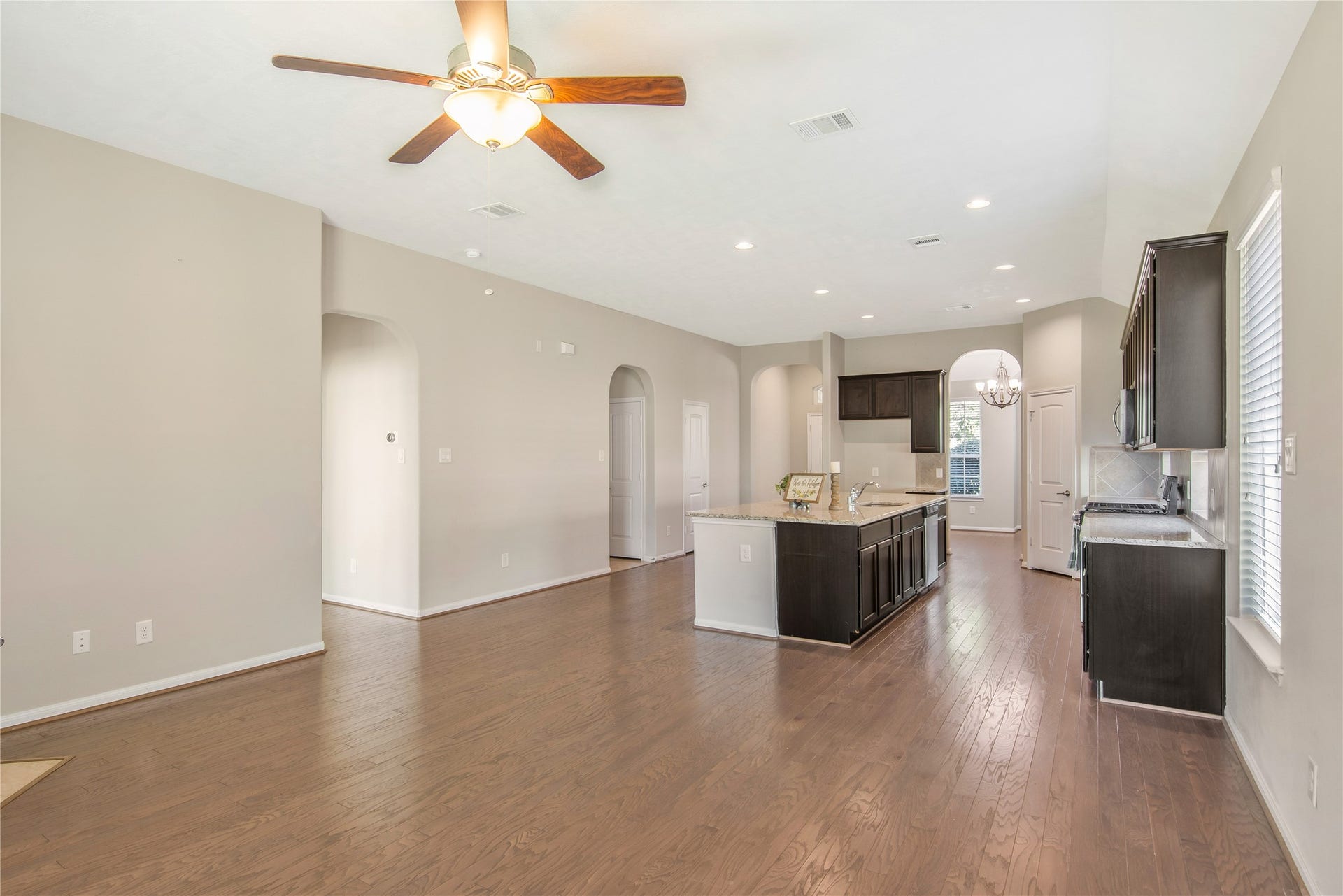 21670 Chokecherry Avenue, Porter, TX 77365 21670 Chokecherry Avenue, Porter, TX 77365