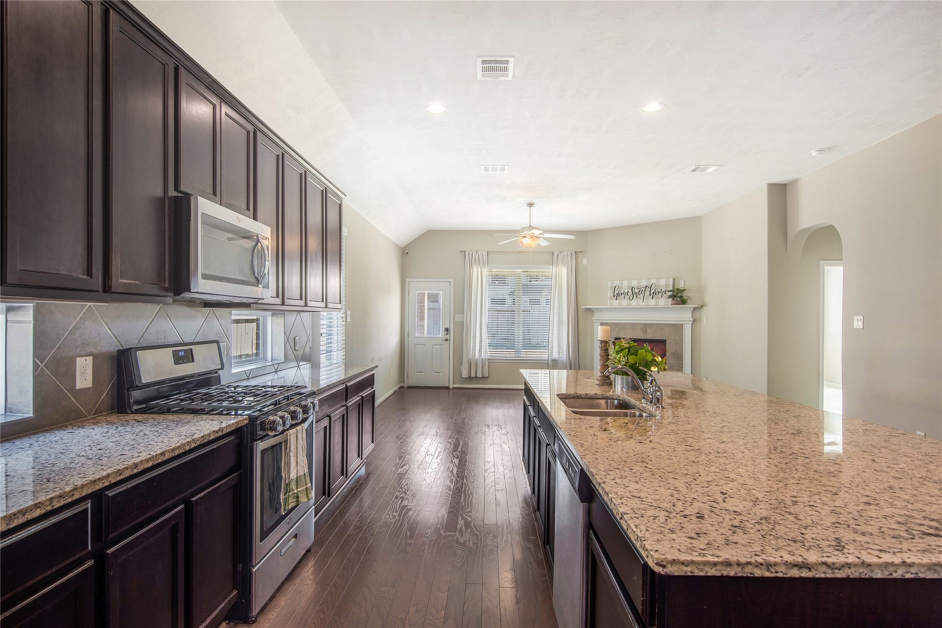 21670 Chokecherry Avenue, Porter, TX 77365 21670 Chokecherry Avenue, Porter, TX 77365