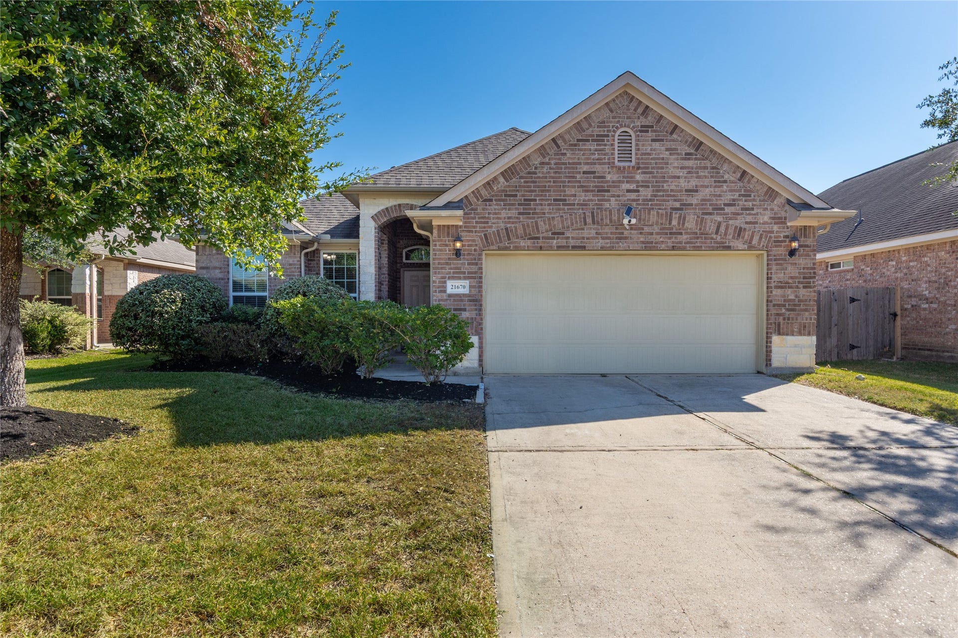 21670 Chokecherry Avenue, Porter, TX 77365 21670 Chokecherry Avenue, Porter, TX 77365