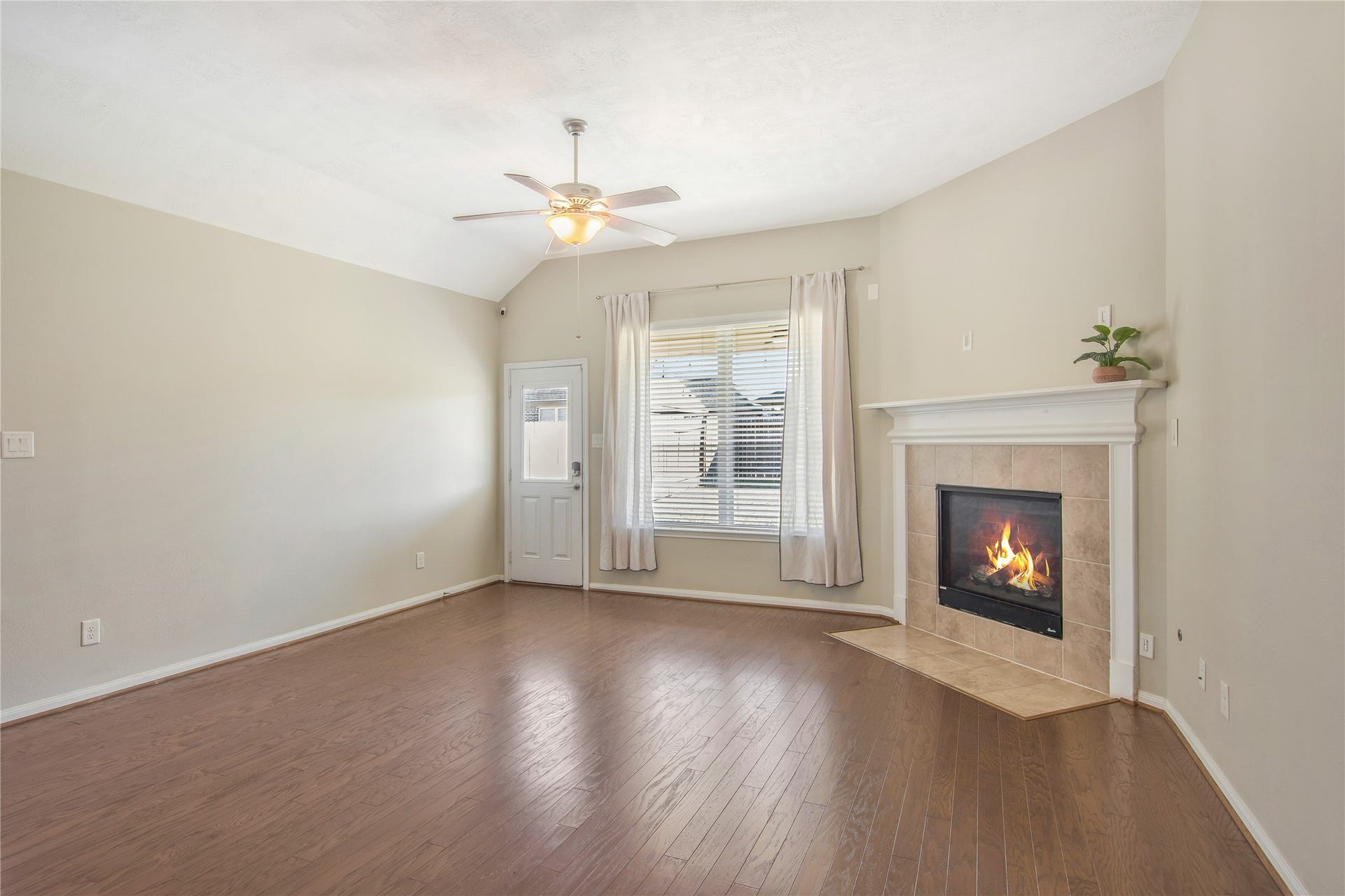 21670 Chokecherry Avenue, Porter, TX 77365 21670 Chokecherry Avenue, Porter, TX 77365