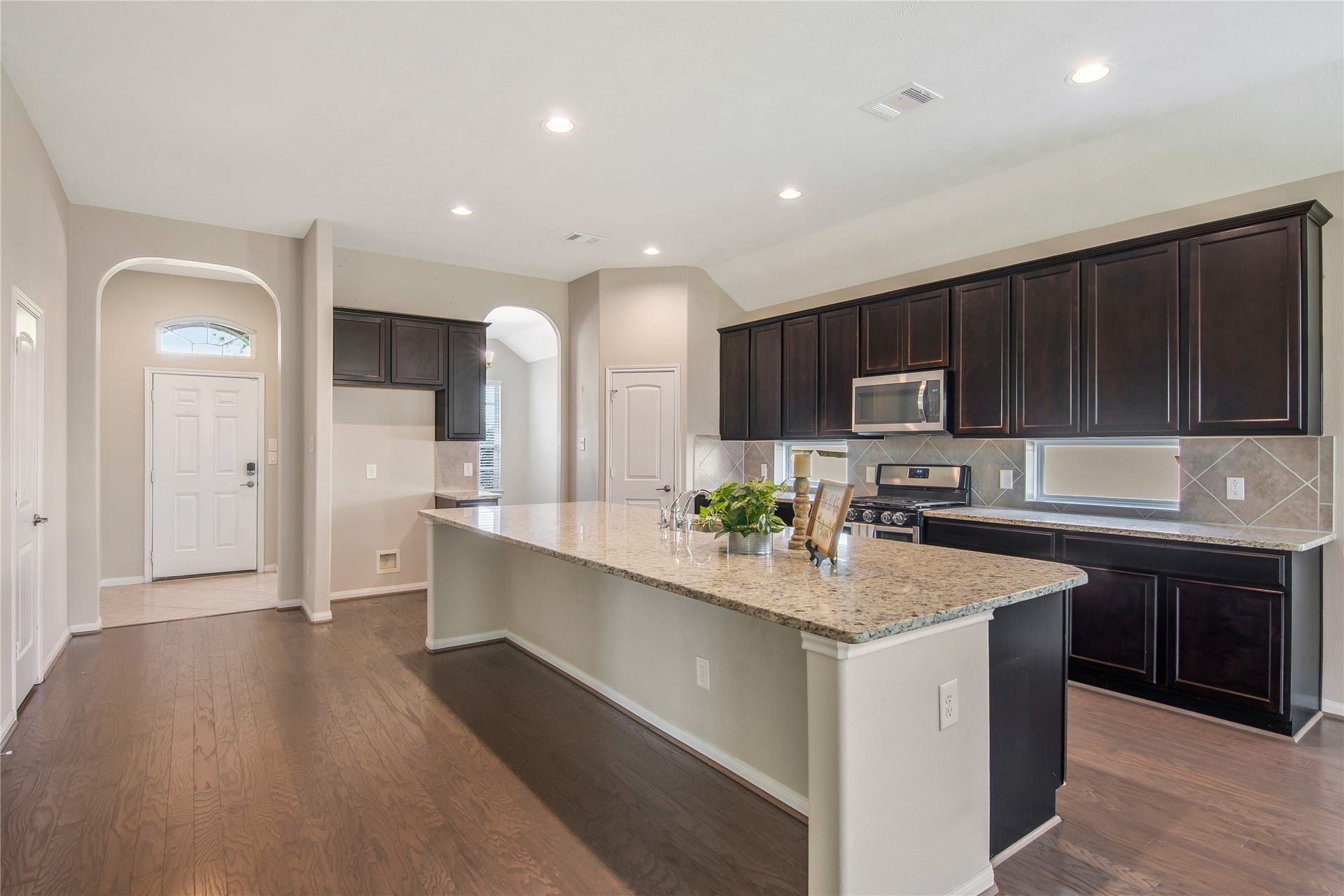 21670 Chokecherry Avenue, Porter, TX 77365 21670 Chokecherry Avenue, Porter, TX 77365