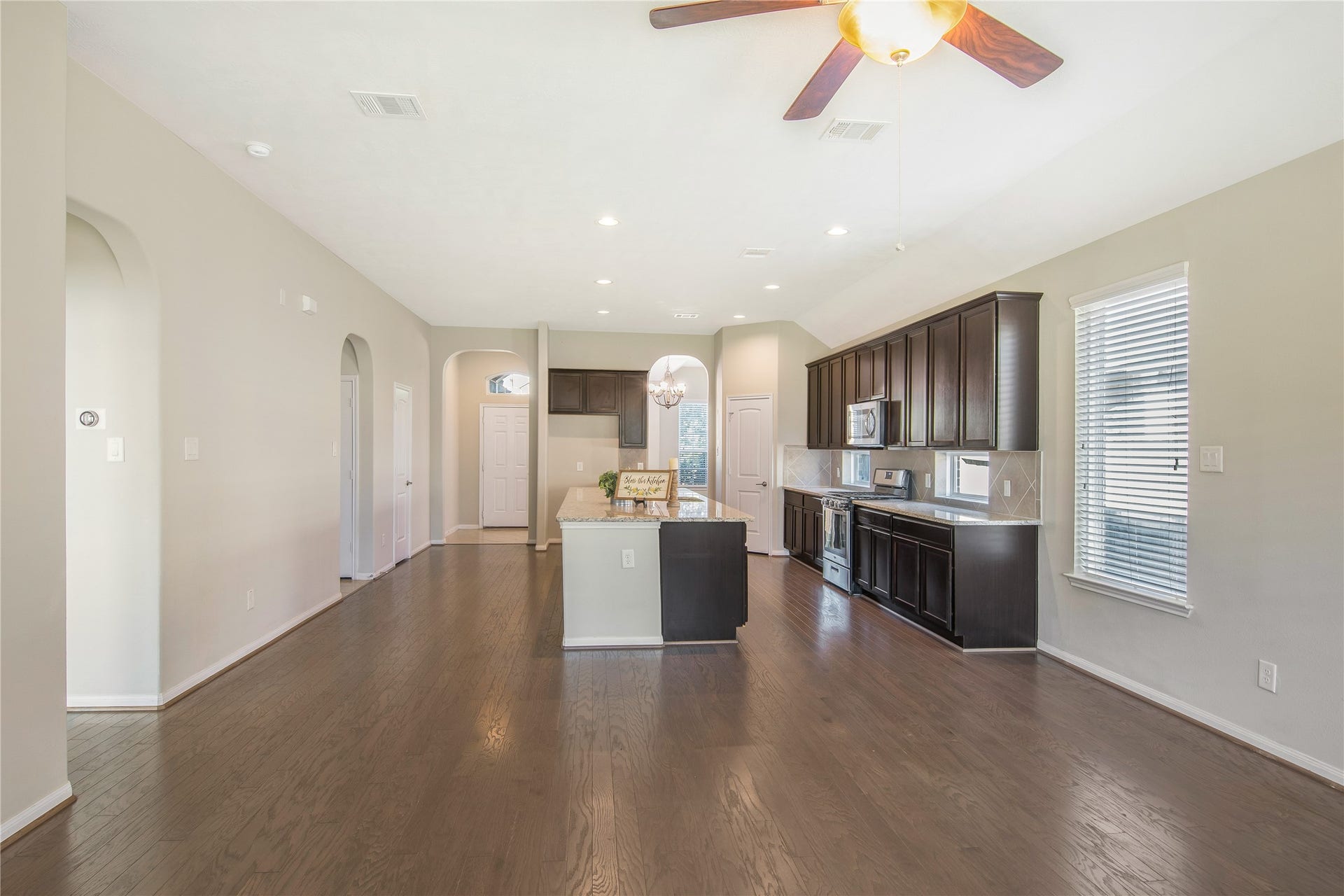 21670 Chokecherry Avenue, Porter, TX 77365 21670 Chokecherry Avenue, Porter, TX 77365