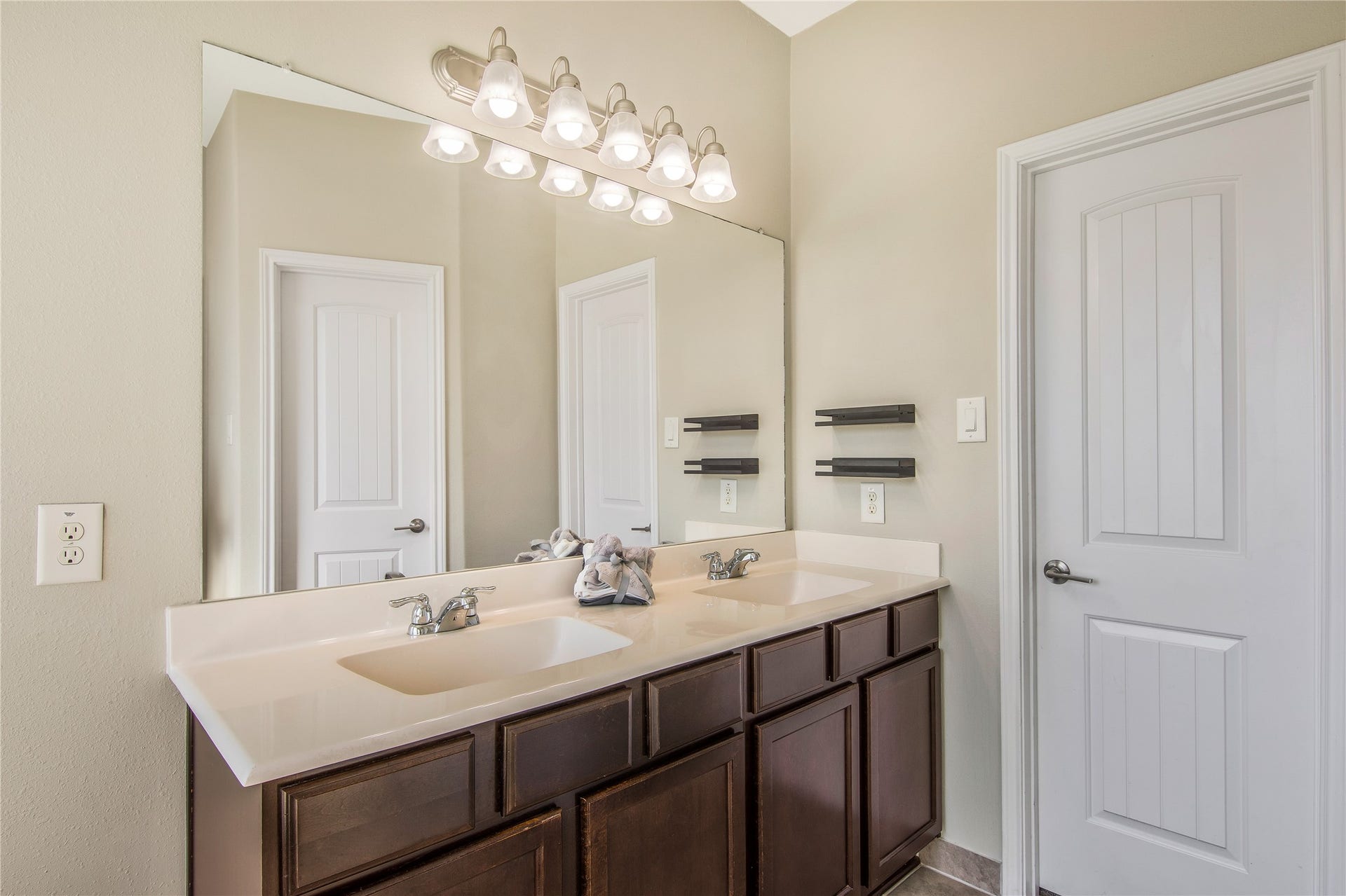 21670 Chokecherry Avenue, Porter, TX 77365 21670 Chokecherry Avenue, Porter, TX 77365