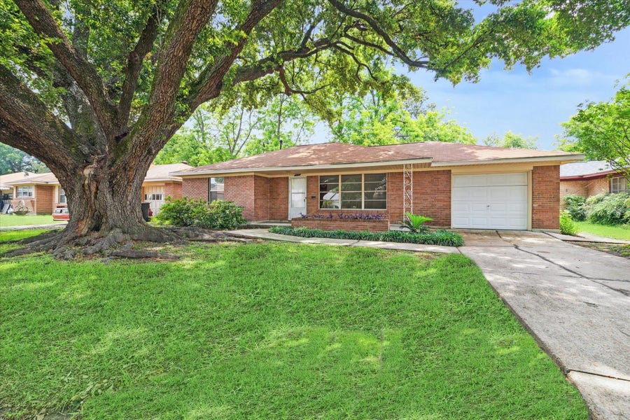 Property photo for 225 W Spreading Oak Drive, Houston, TX
