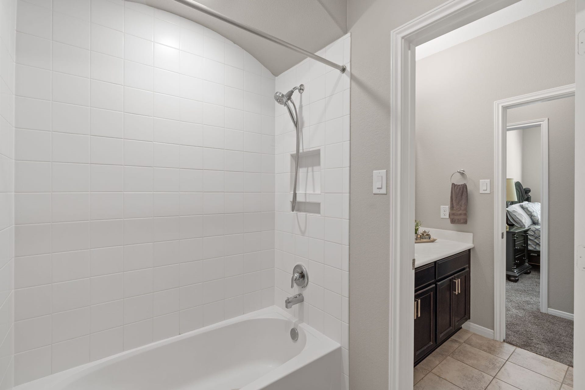 23418 Tirino Shores Drive, Katy, TX 77493 A full bathroom serves the two bedrooms downstairs