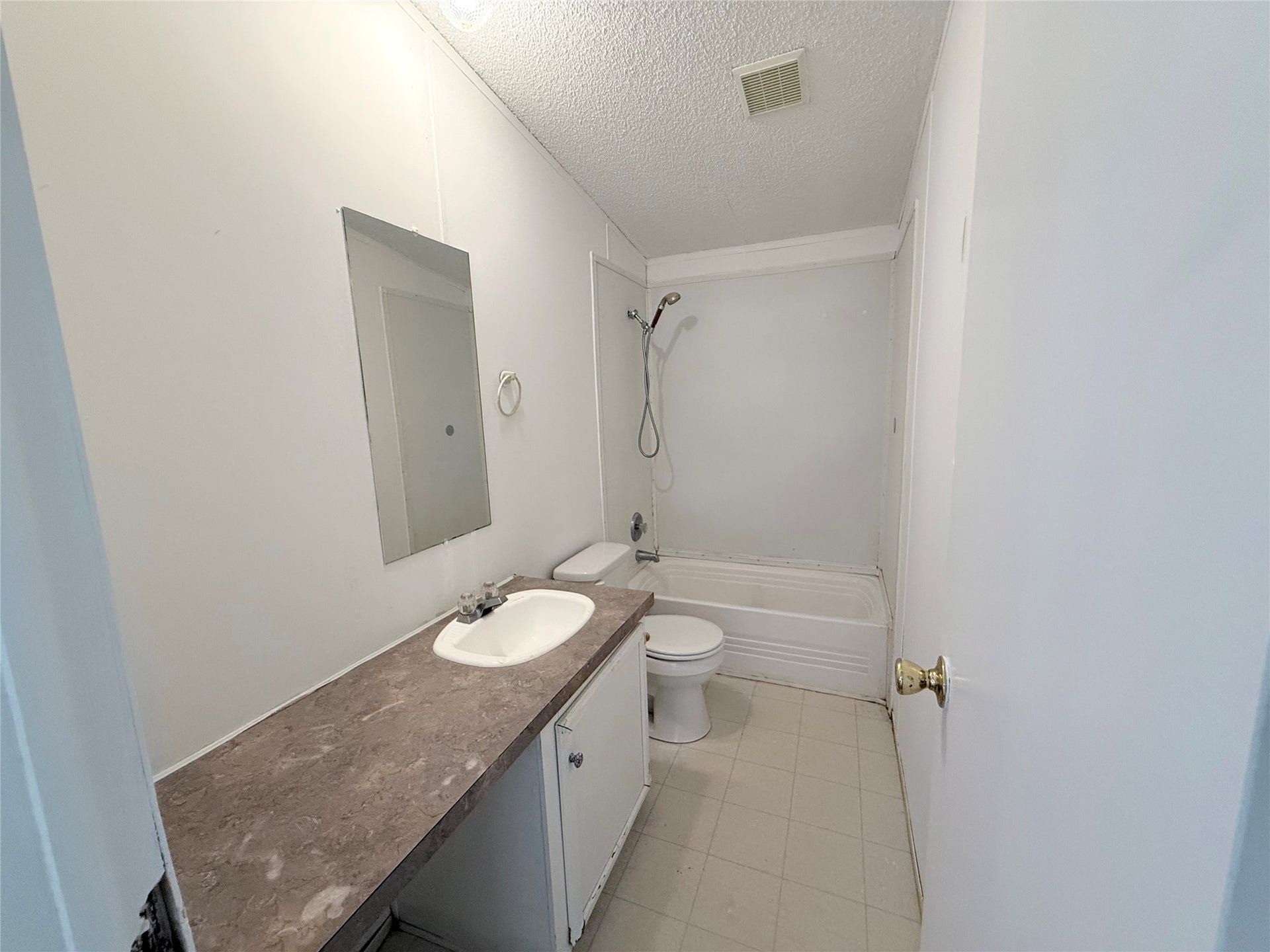 13416 Commander Circle, Willis, TX 77318 2ND BATH