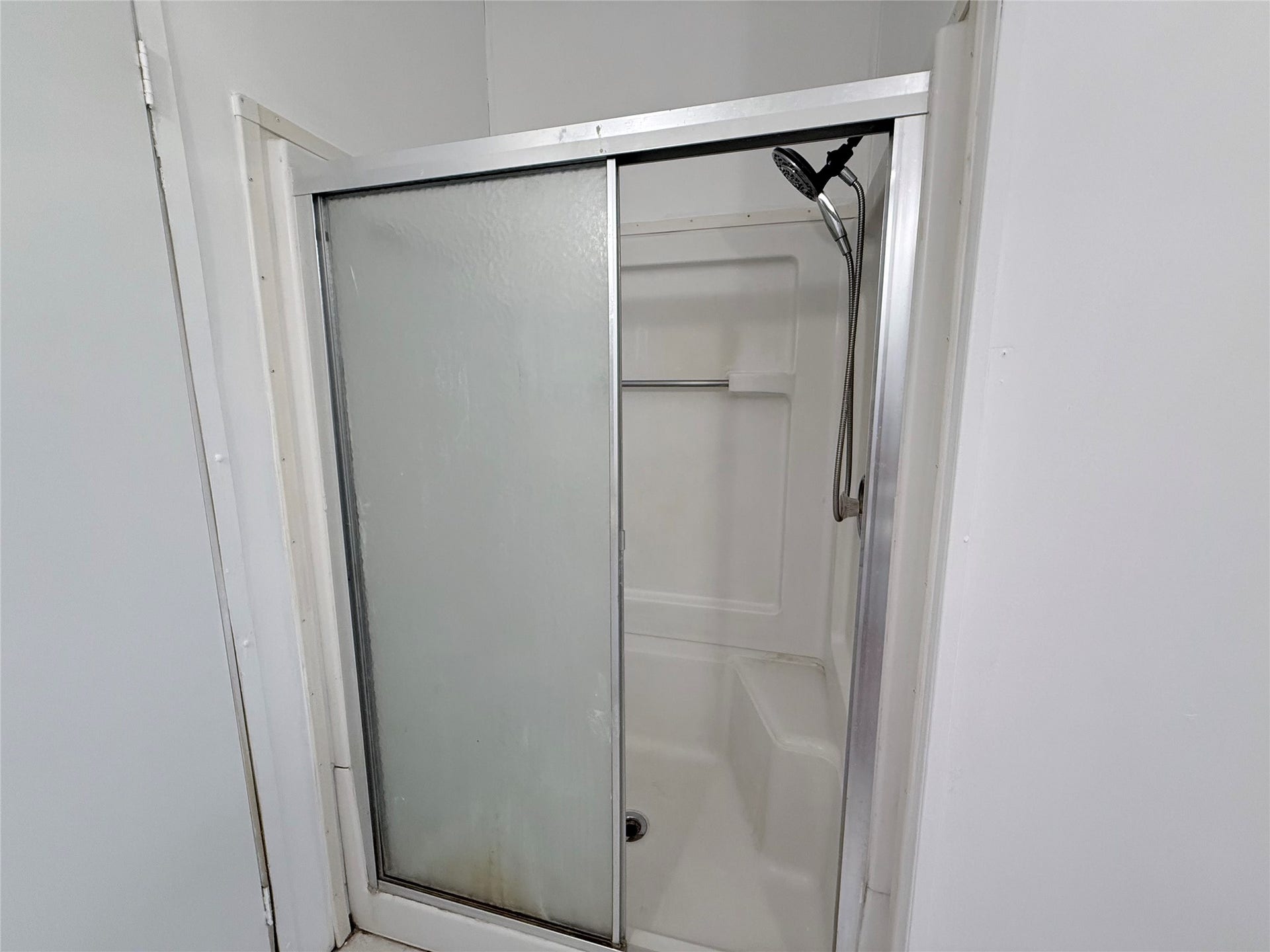 13416 Commander Circle, Willis, TX 77318 SEPERATE SHOWER