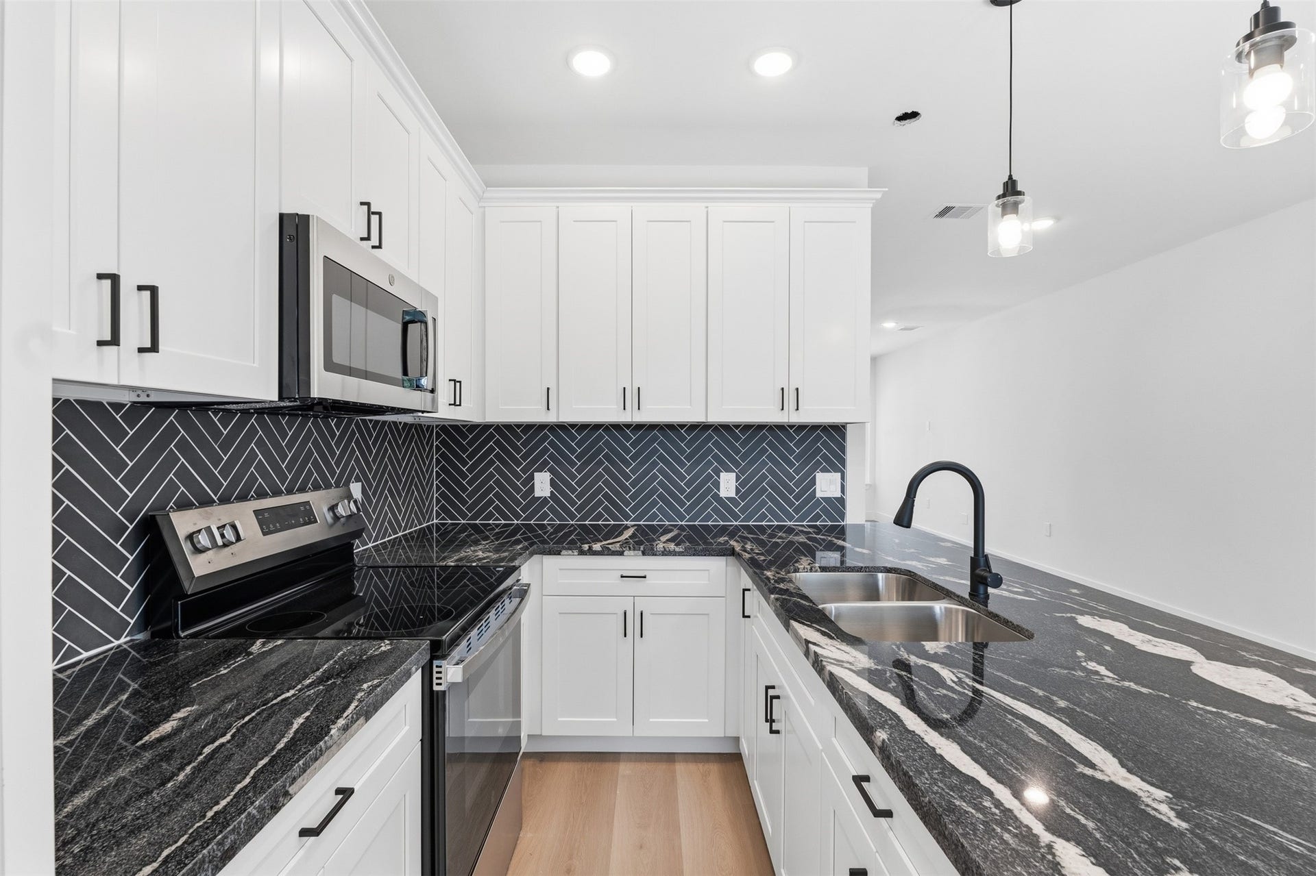 7982 Chateau Street, Houston, TX 77028