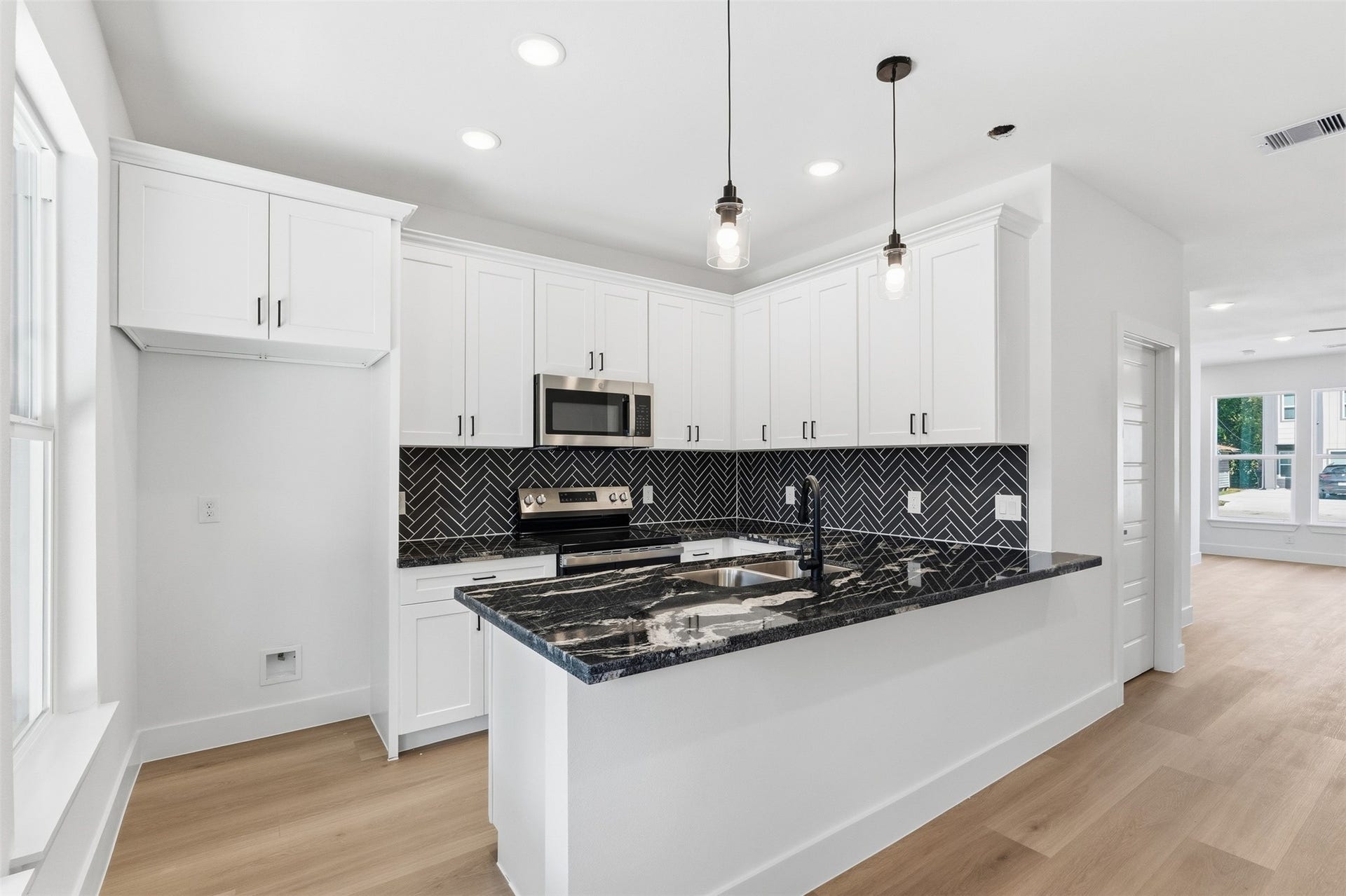 7982 Chateau Street, Houston, TX 77028
