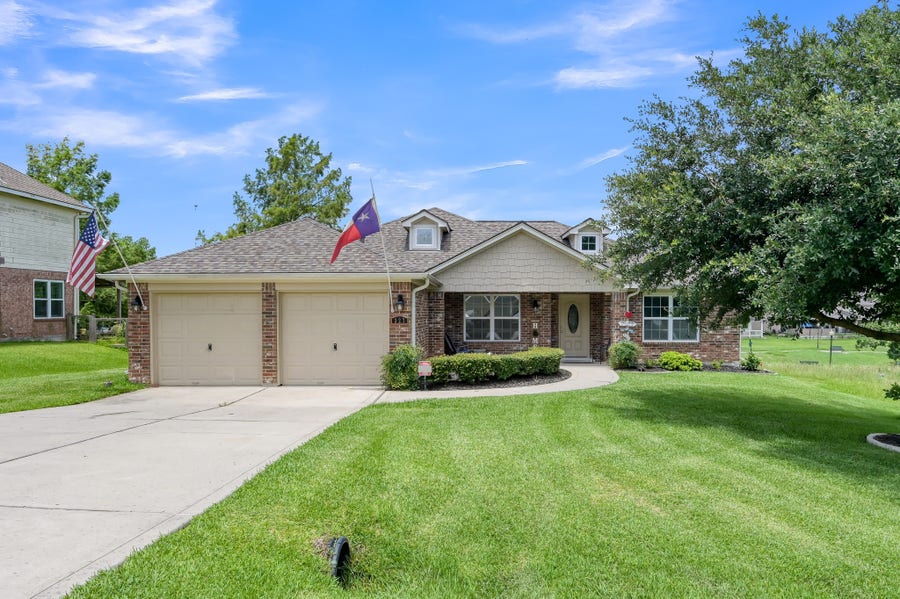 Property photo for 327 Cape Conroe Drive, Montgomery, TX