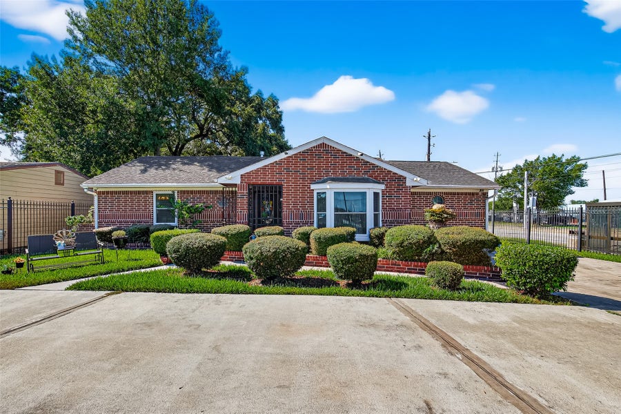 Property photo for 5102 Cortelyou Lane, Houston, TX