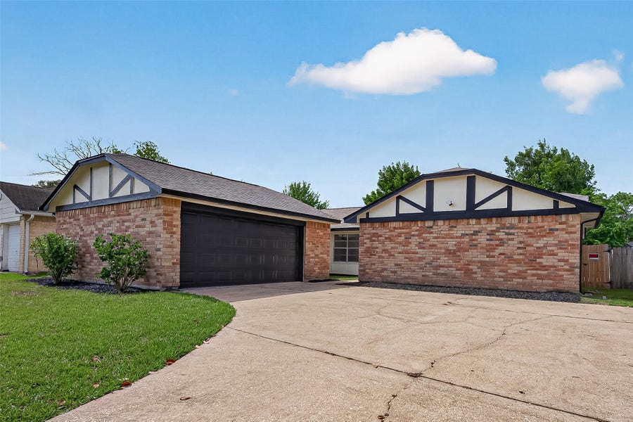 Property photo for 15718 Wingdale Drive, Houston, TX